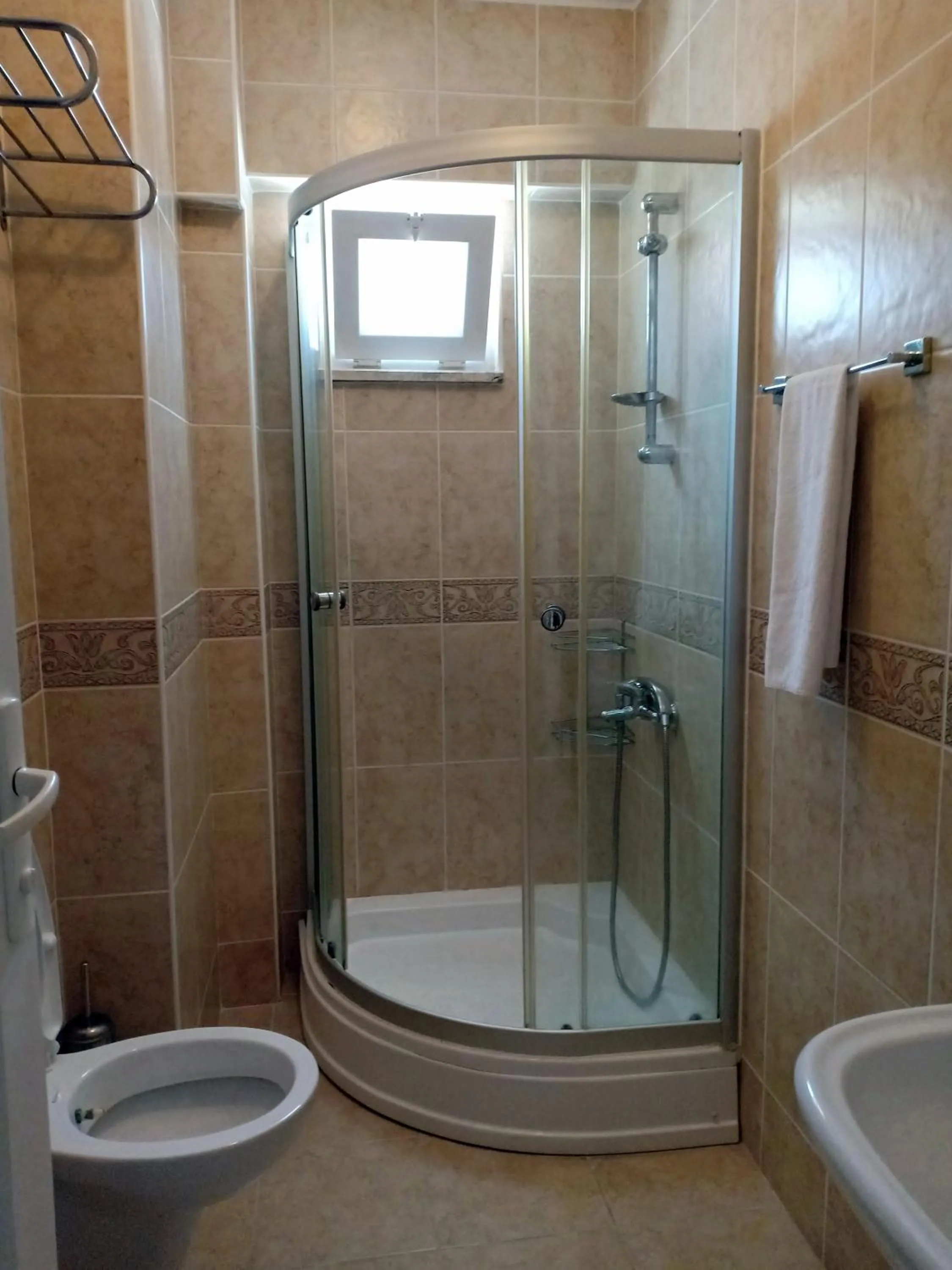 Shower in Sarıgerme Apart