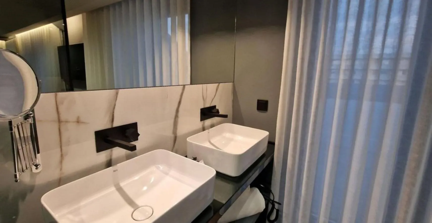 Bathroom in Bom Sucesso Hotel by gaiarooms