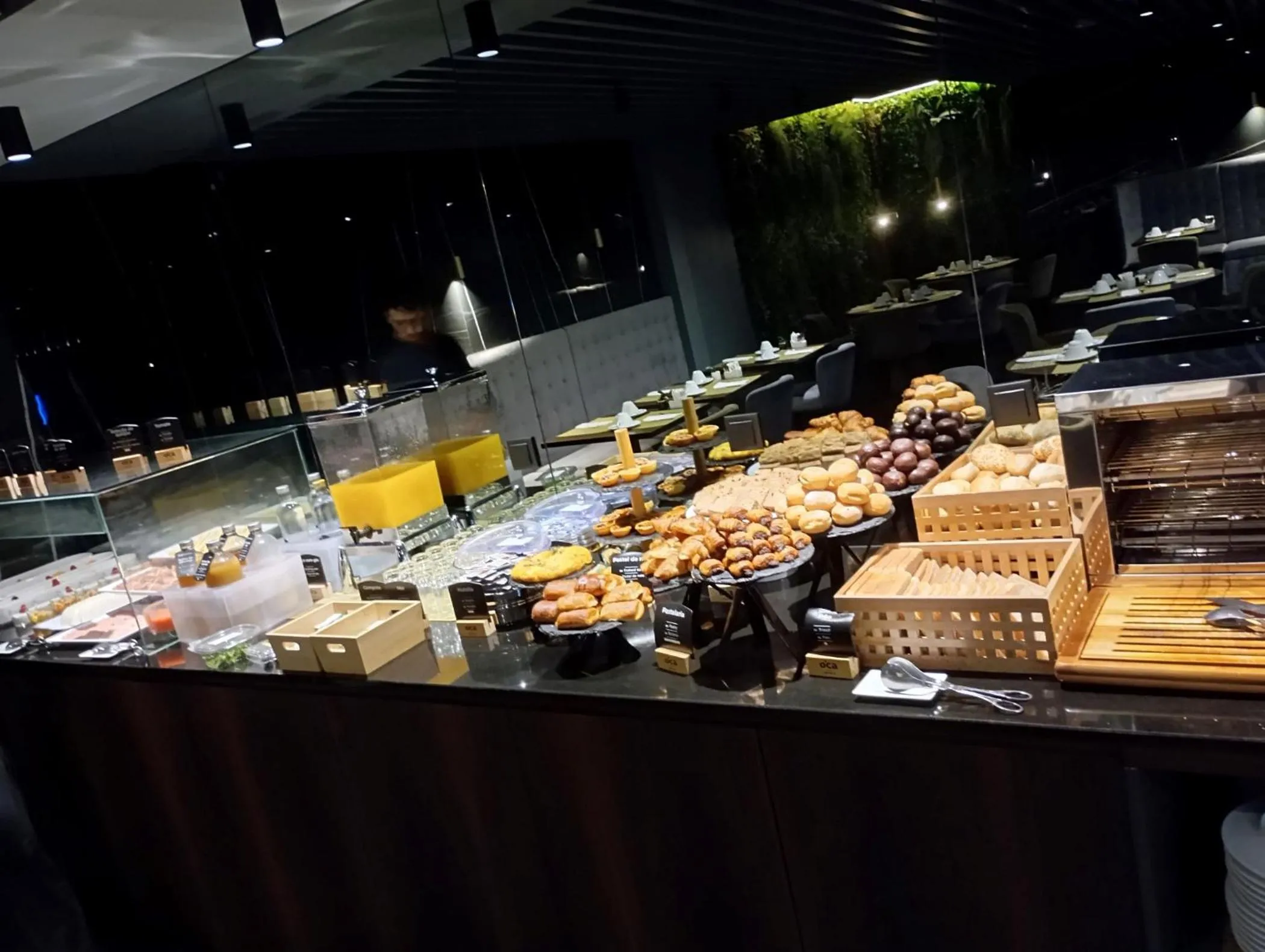 Breakfast in Bom Sucesso Hotel by gaiarooms