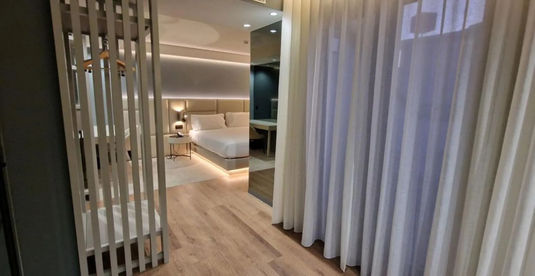 Bedroom in Bom Sucesso Hotel by gaiarooms