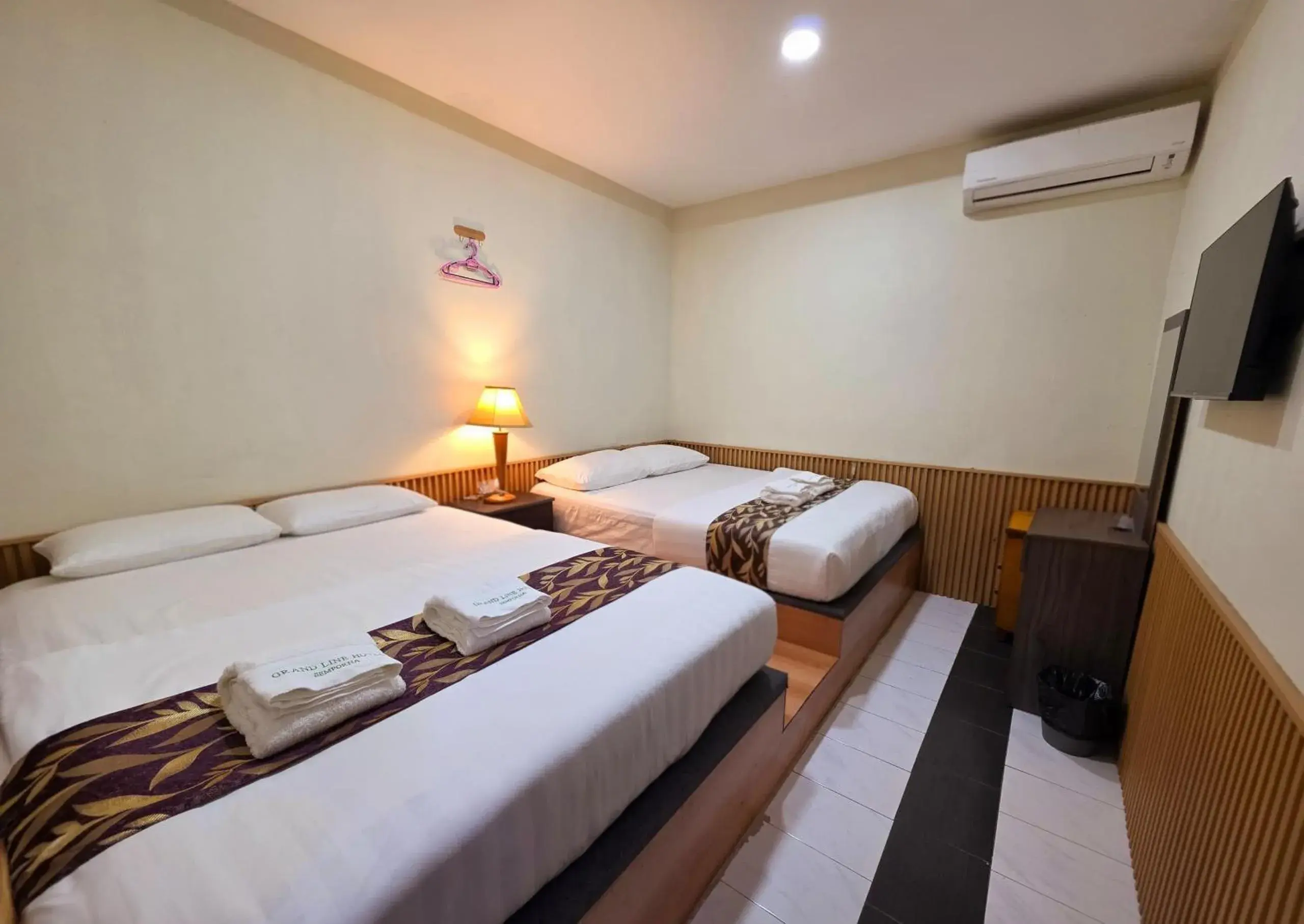 Family Room with Shared Bathroom - single occupancy in Grand Line Hotel Semporna Family Room with Shared Bathroom - single occupancy in Grand Line Hotel Semporna
