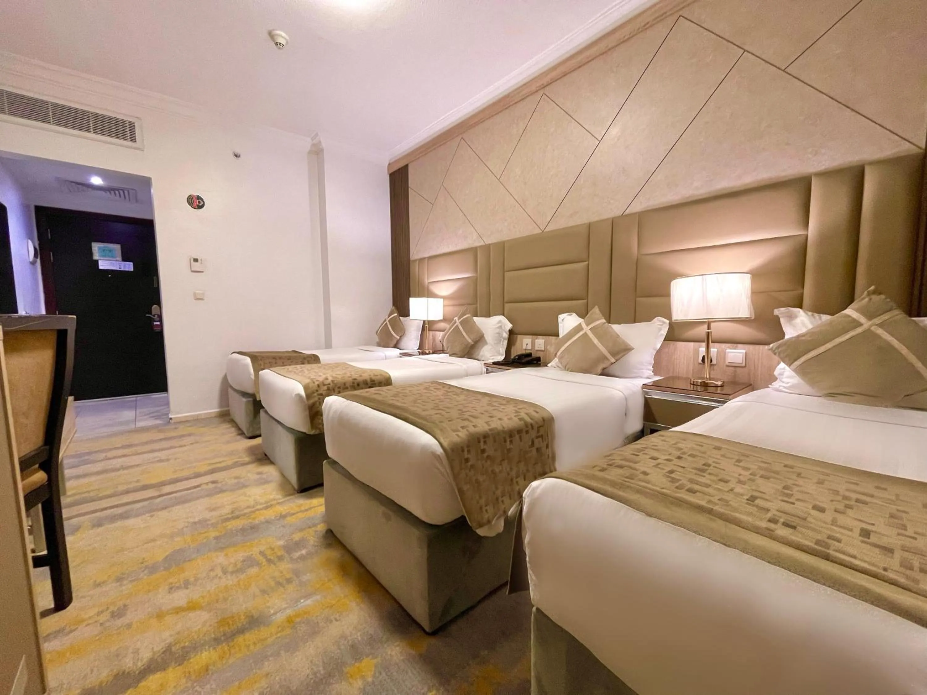 View (from property/room), Bed in شركة المختارة العالمي للخدمات الفندقيه - Al Mukhtara International Hotel