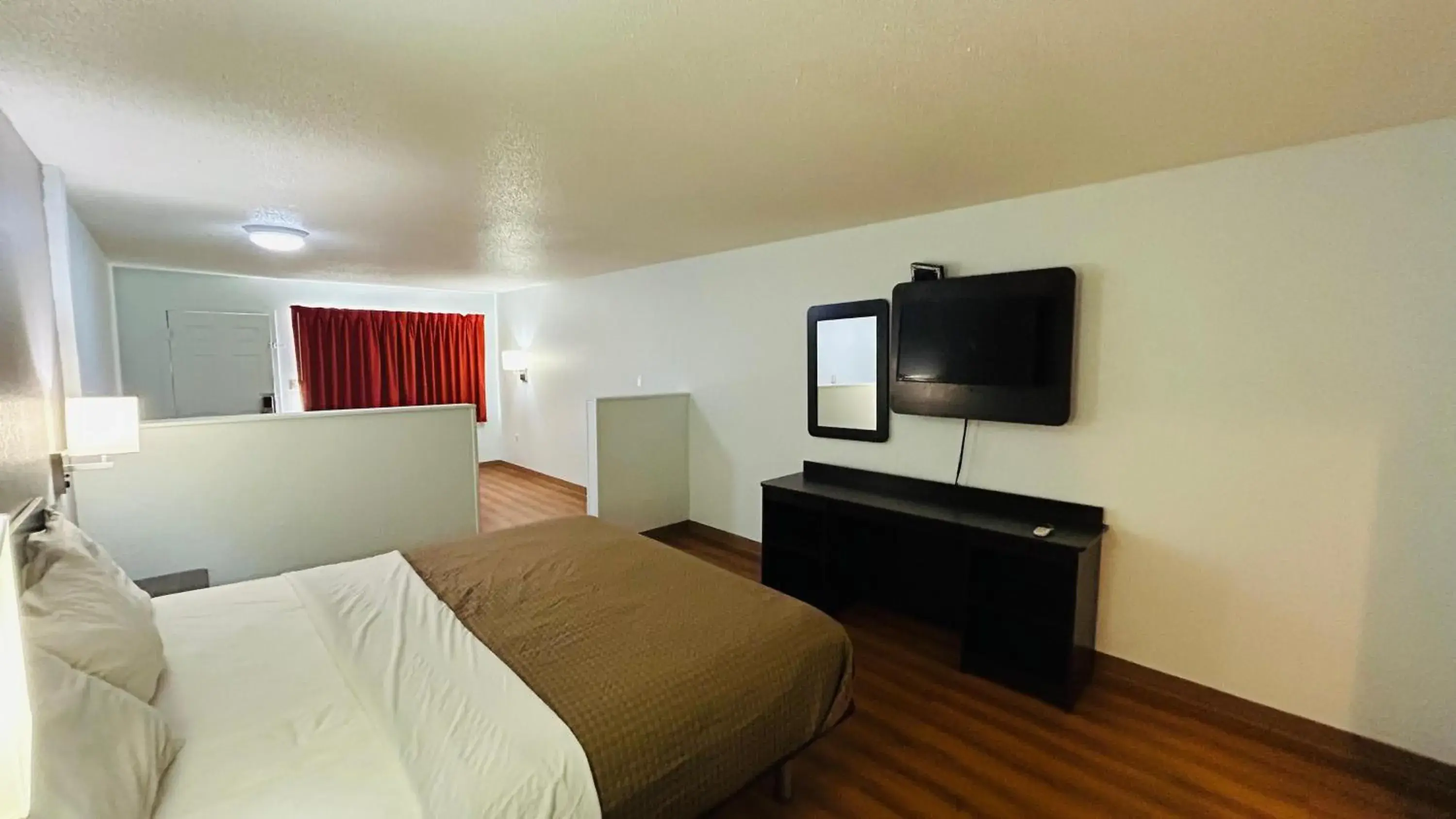 Suite - King Bed Non - Smoking in Super 7 Inn Tupelo Suite - King Bed Non - Smoking in Super 7 Inn Tupelo