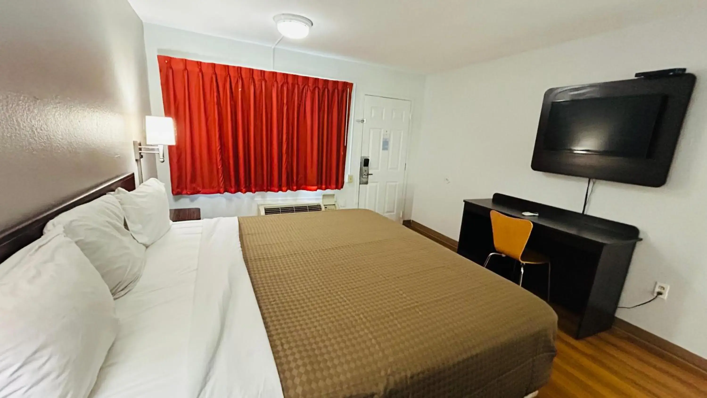 King Room - Disability Access in Super 7 Inn Tupelo King Room - Disability Access in Super 7 Inn Tupelo