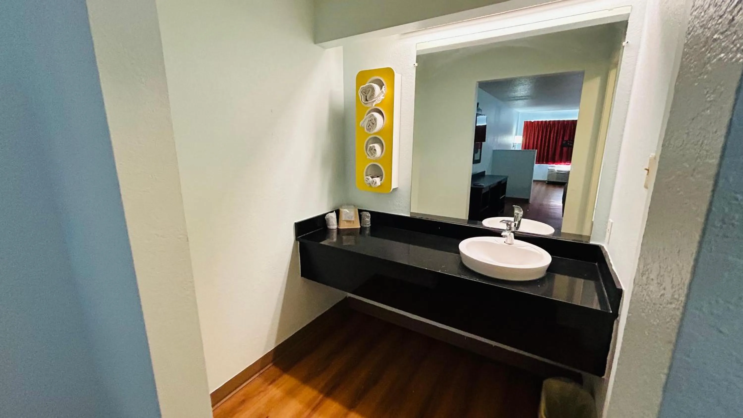 Bathroom in Super 7 Inn Tupelo