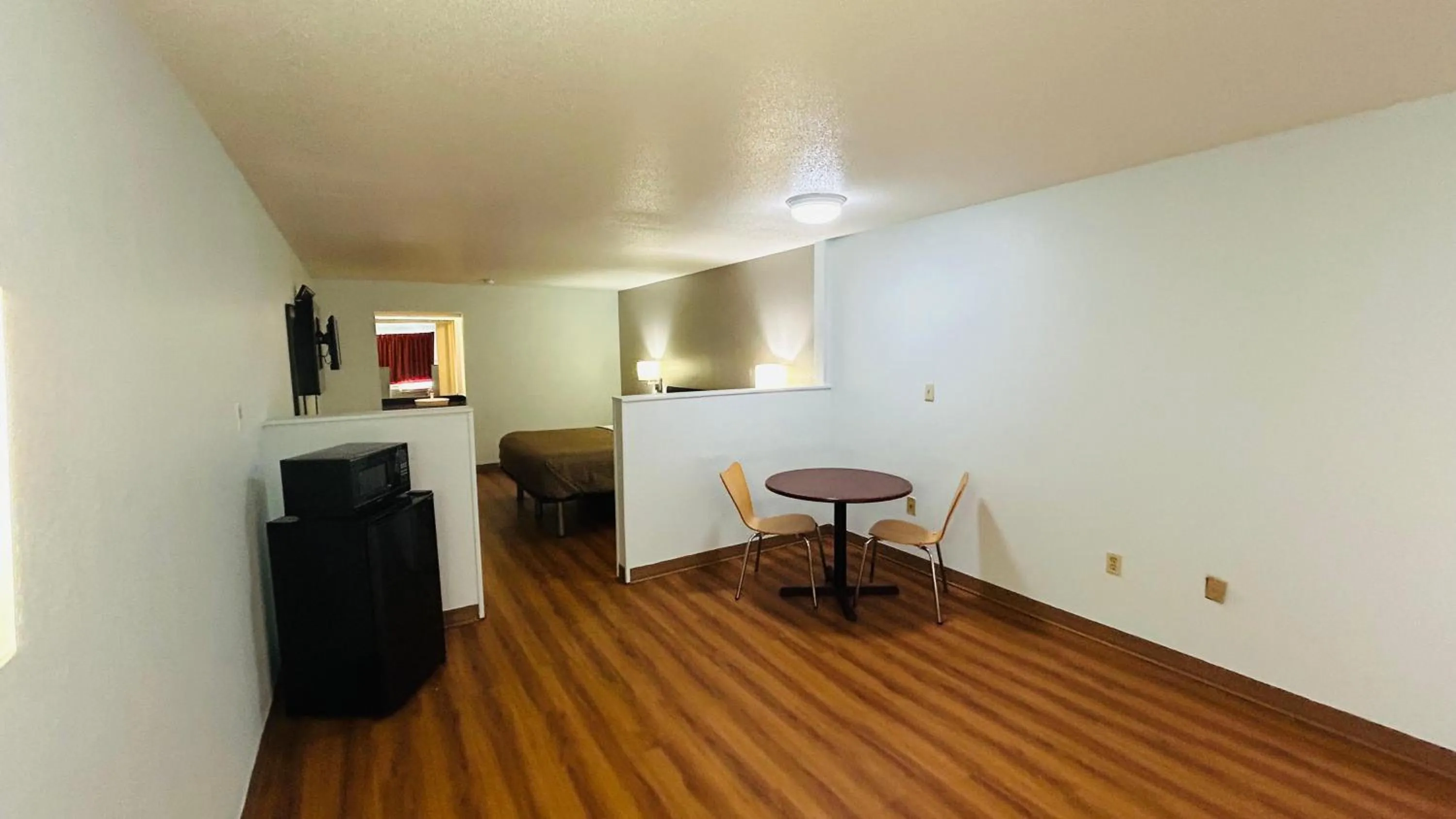 Bedroom in Super 7 Inn Tupelo