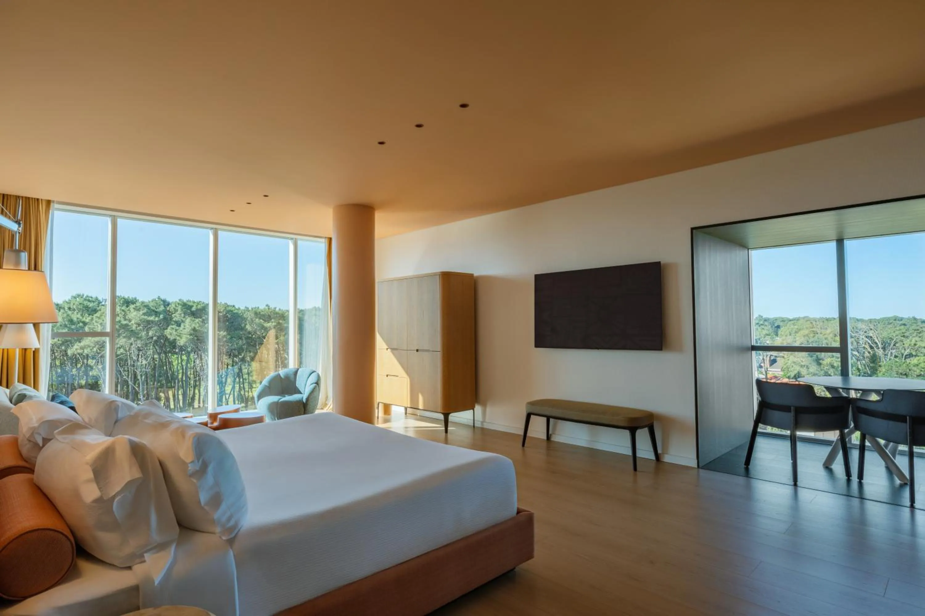 Photo of the whole room, Bed in The Grand Hotel