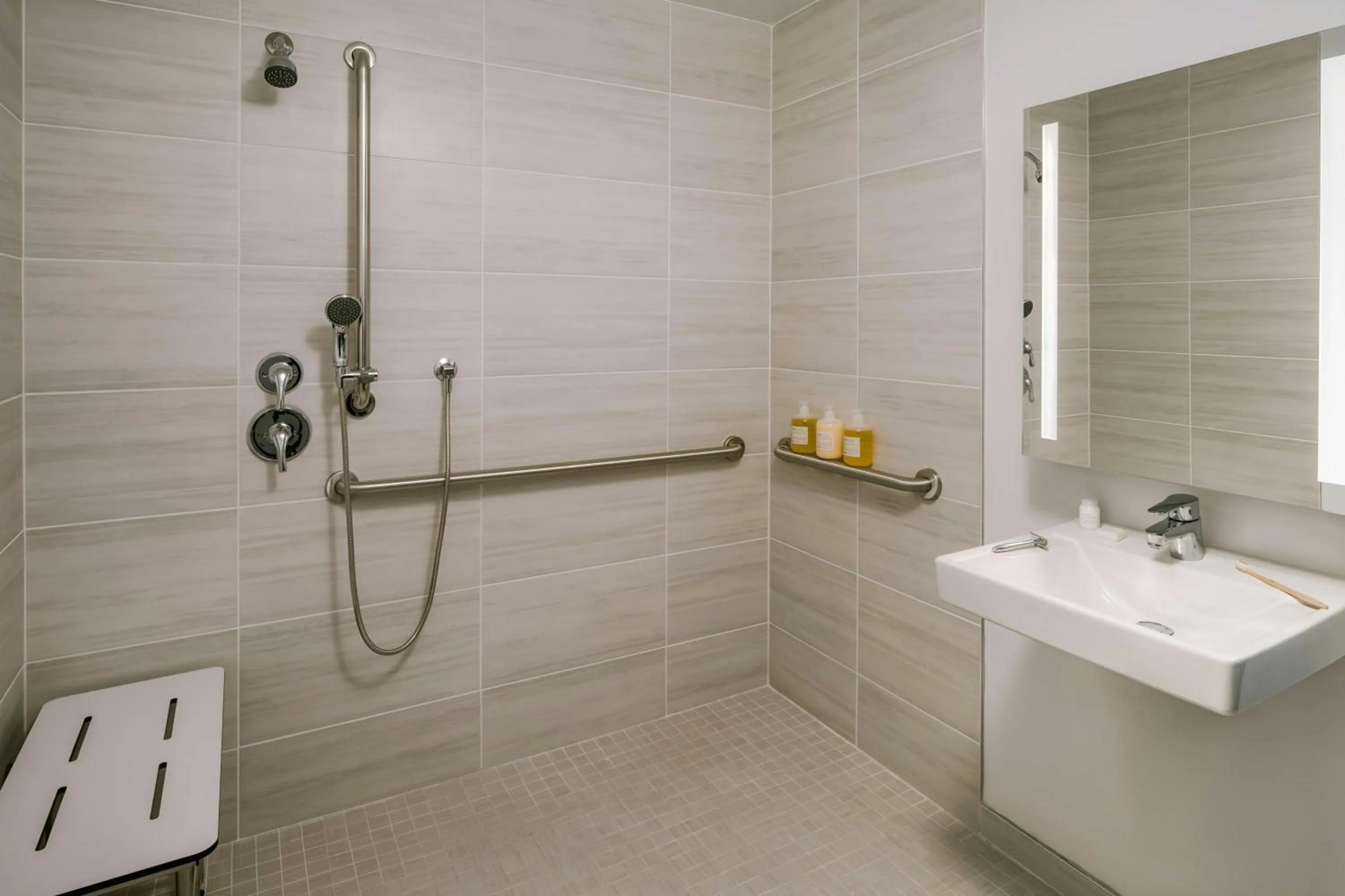 Bathroom in Sonder by Marriott Bonvoy The Winfield Apartments Downtown LA