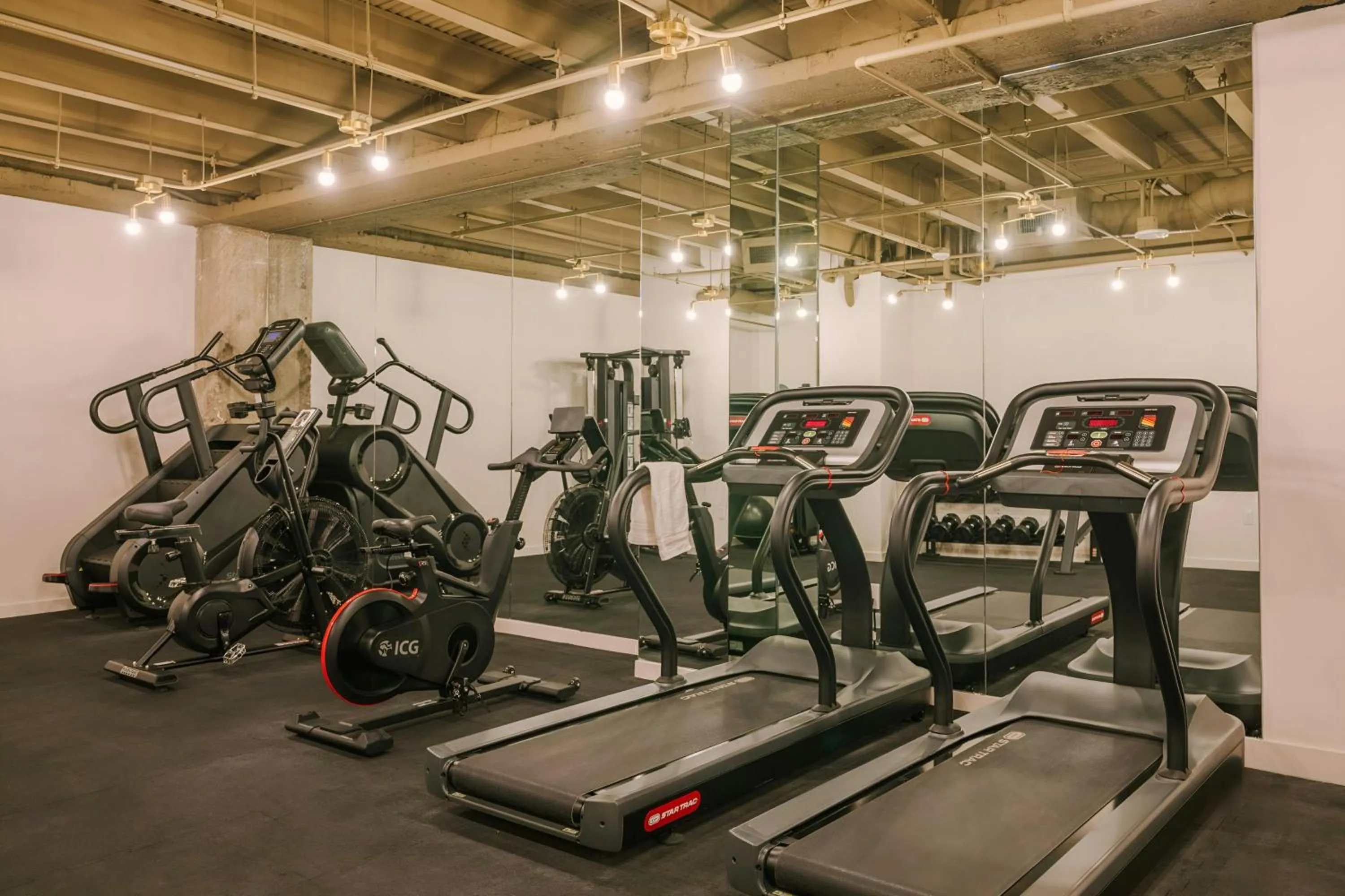 Fitness centre/facilities in Sonder by Marriott Bonvoy The Winfield Apartments Downtown LA