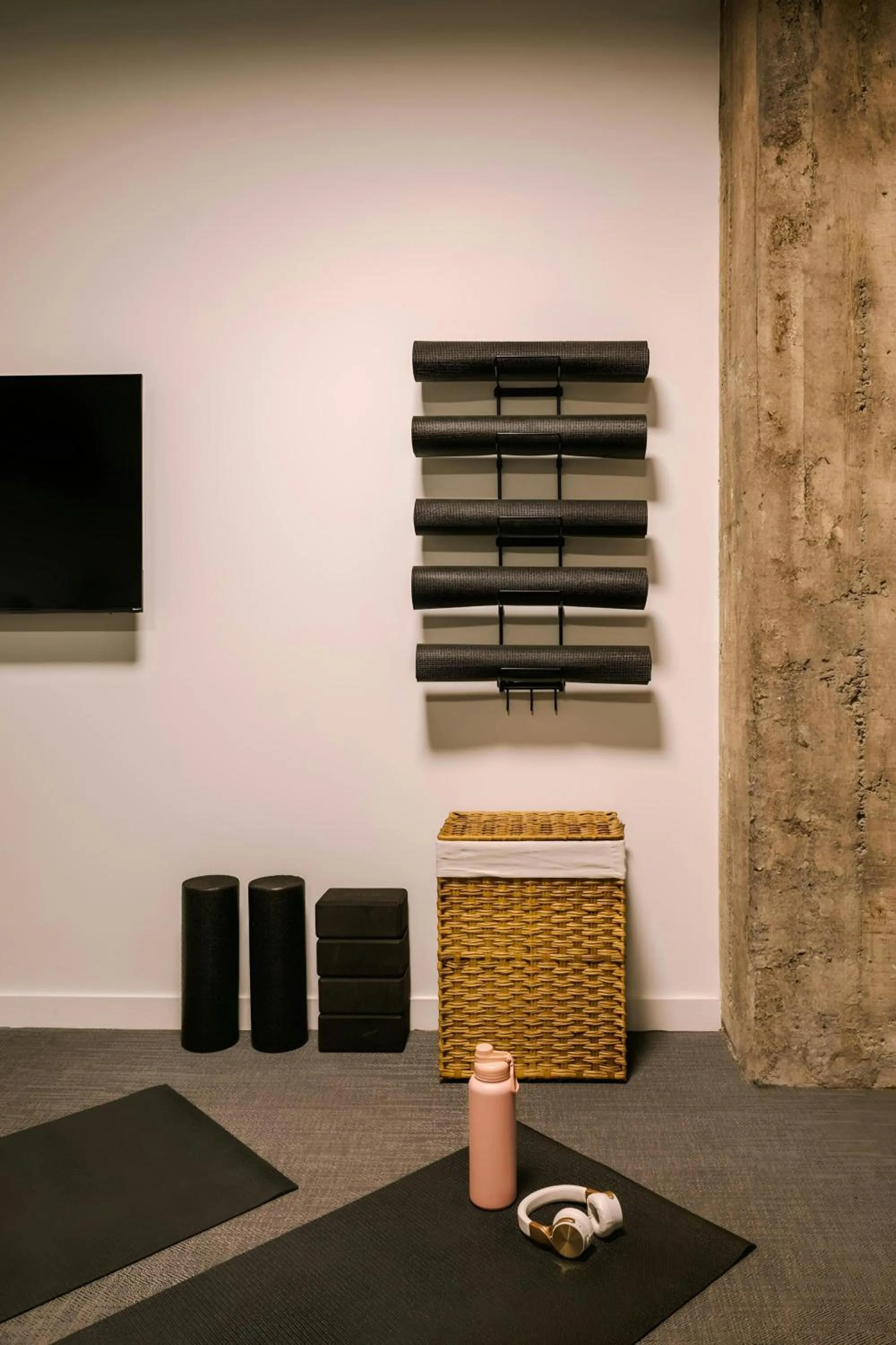 Fitness centre/facilities in Sonder by Marriott Bonvoy The Winfield Apartments Downtown LA