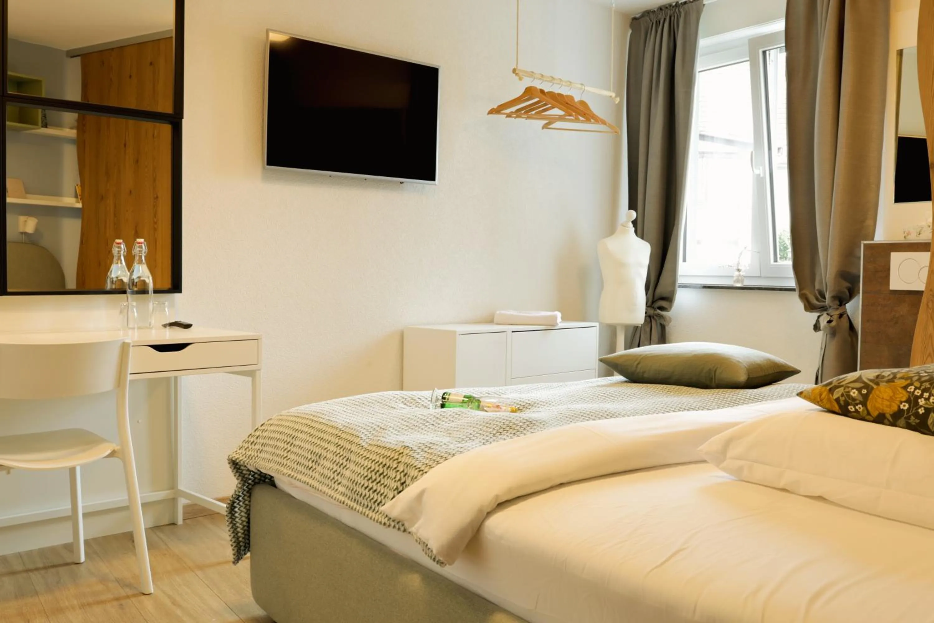 Photo of the whole room, Bed in R & J Hotel