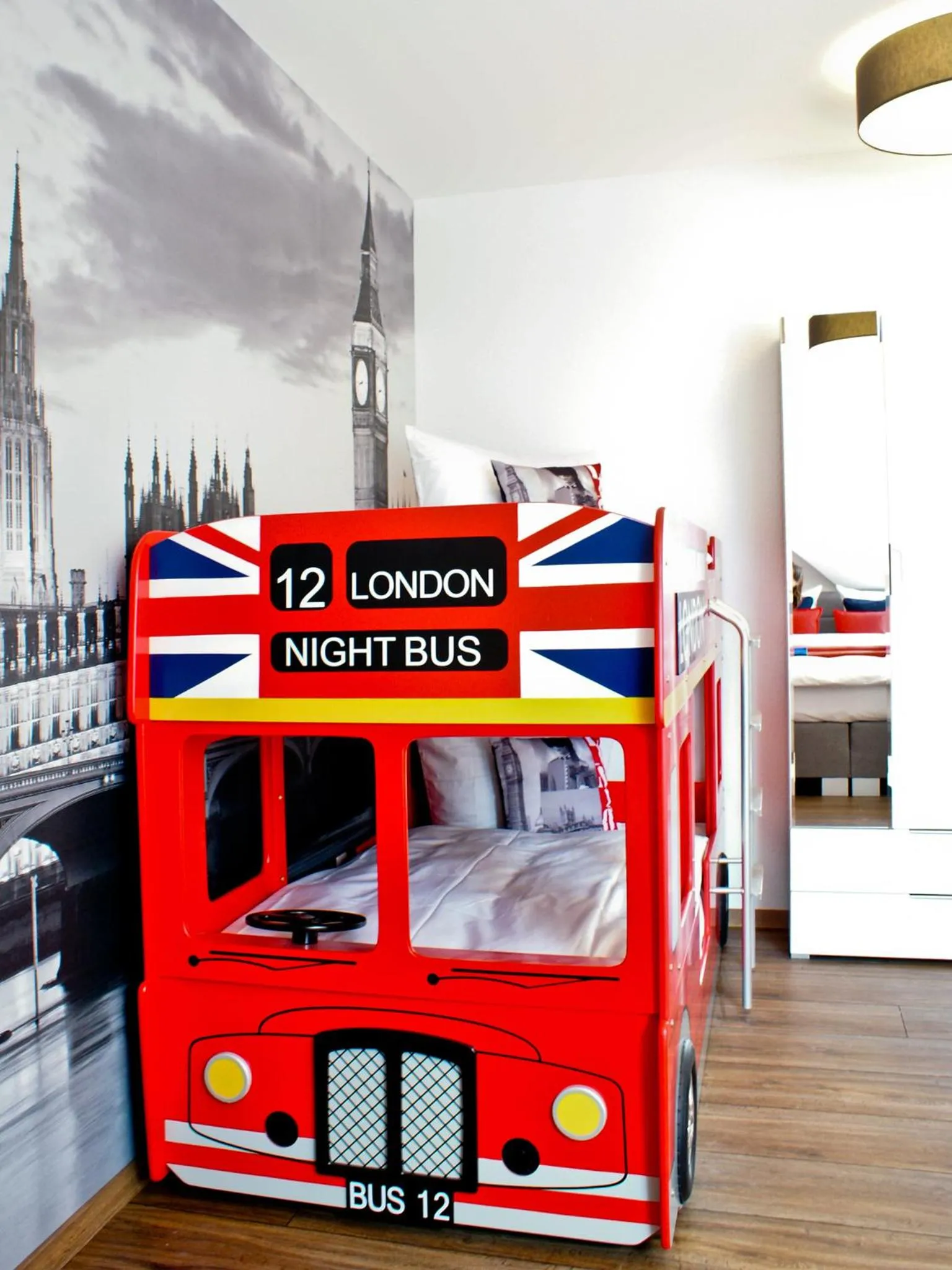 Bedroom, Bed in R & J Hotel