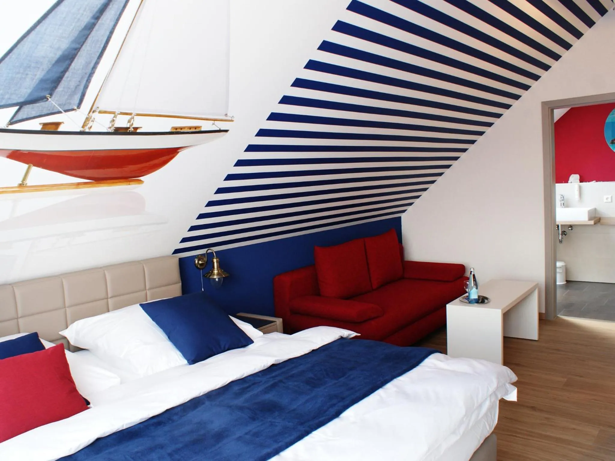 Bedroom, Bed in R & J Hotel