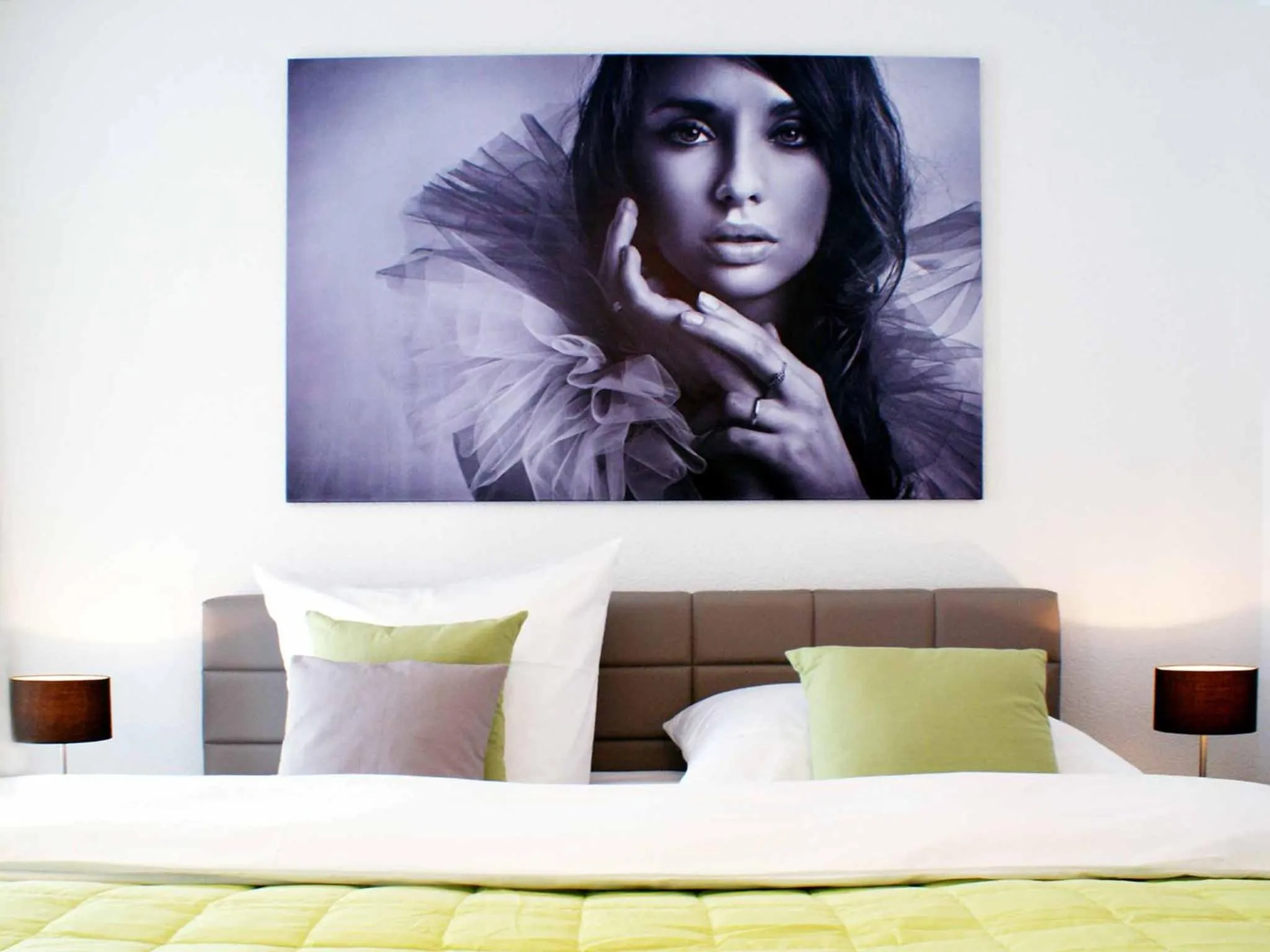 Bedroom in R & J Hotel