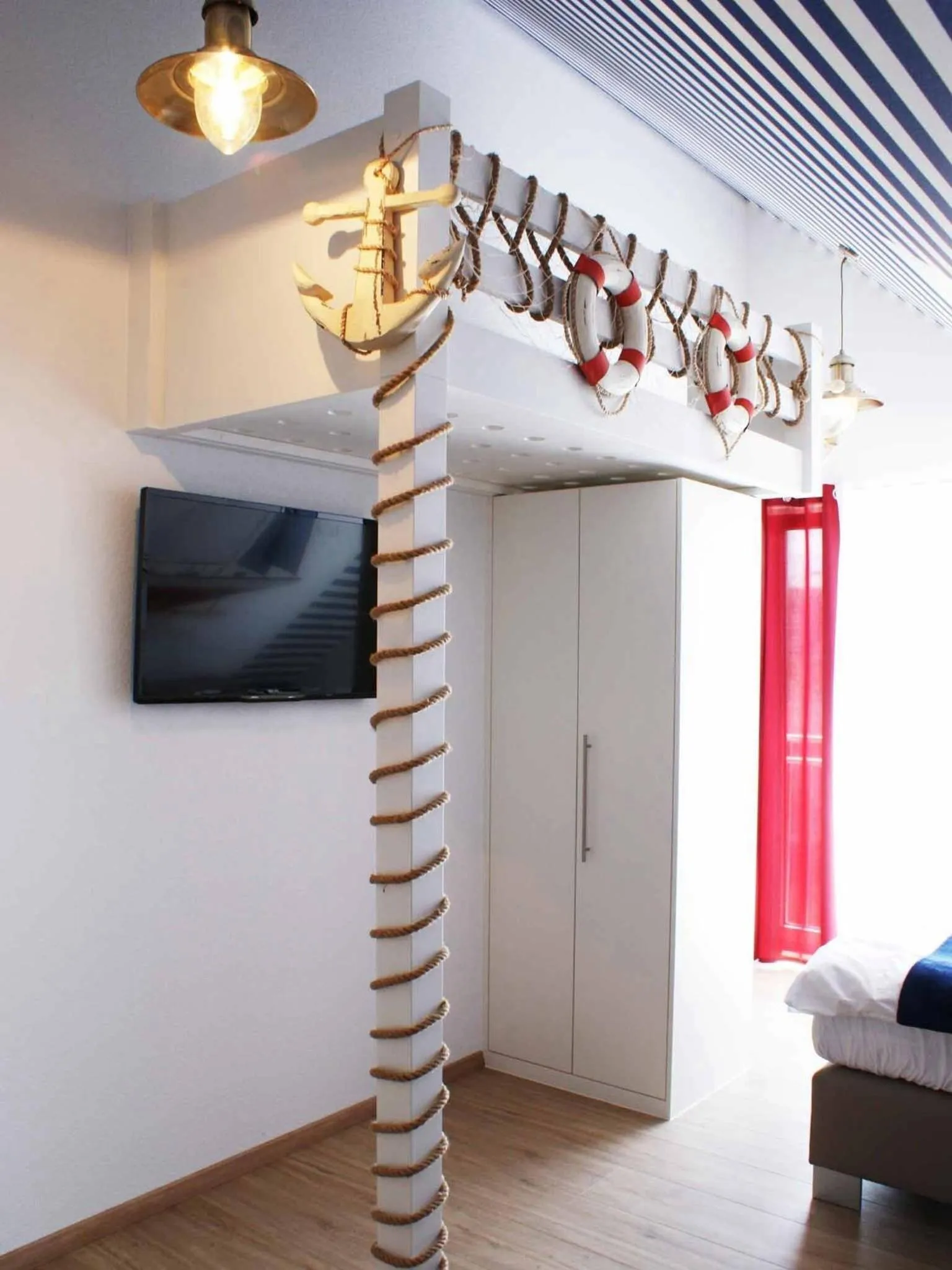 Bedroom in R & J Hotel