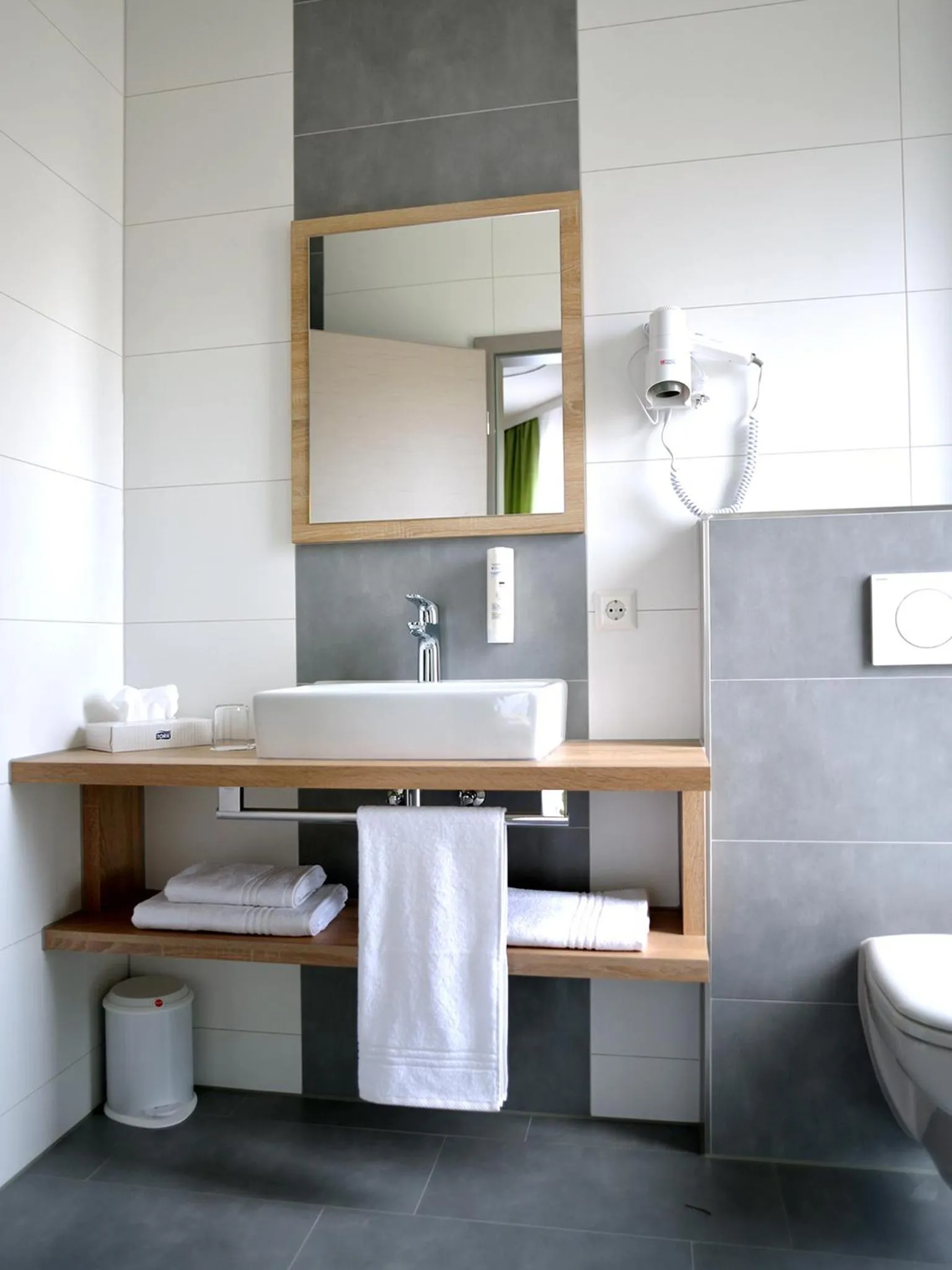 Bathroom in R & J Hotel