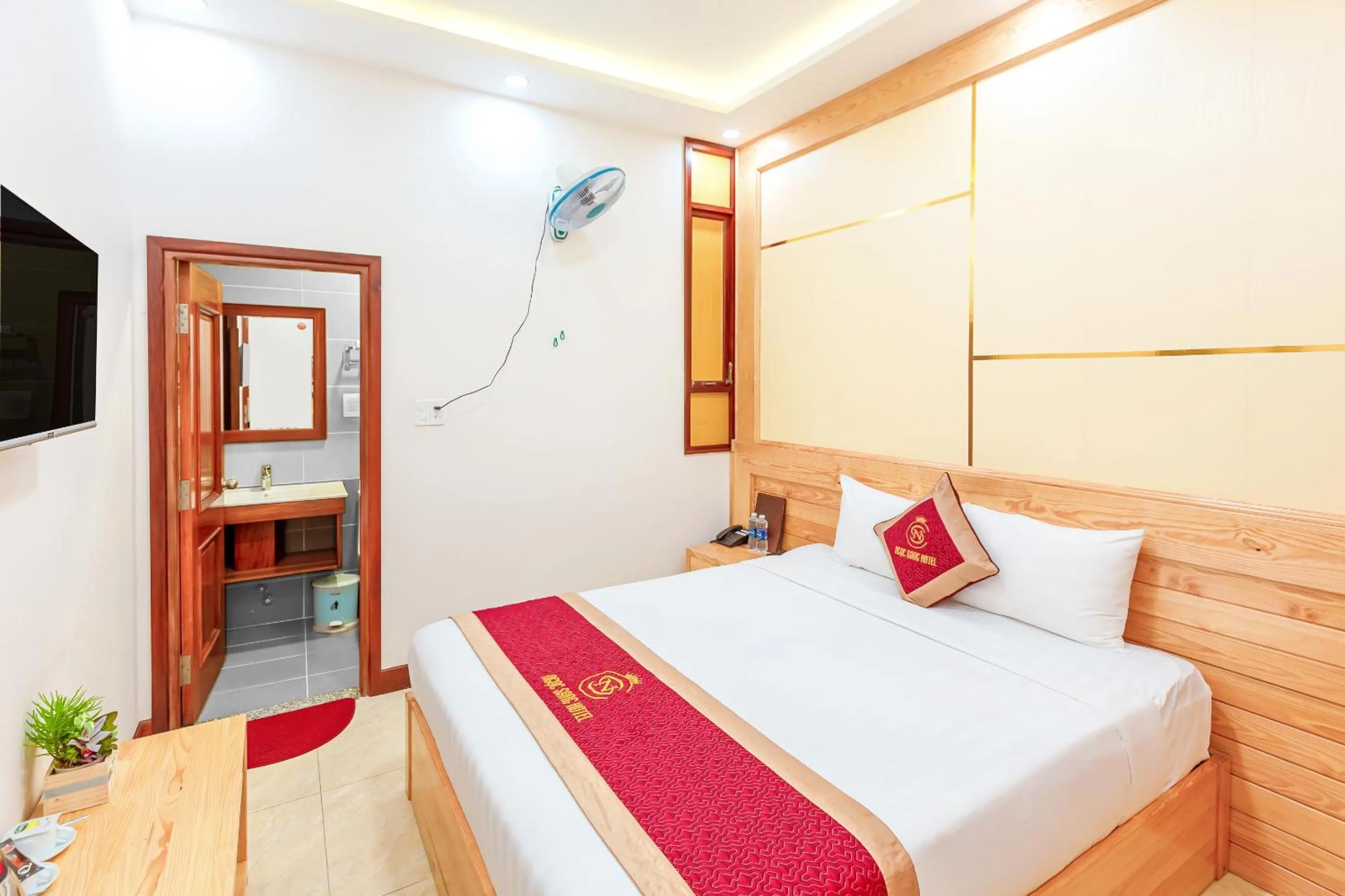 Photo of the whole room, Bed in Ngọc Sang 1 Hotel