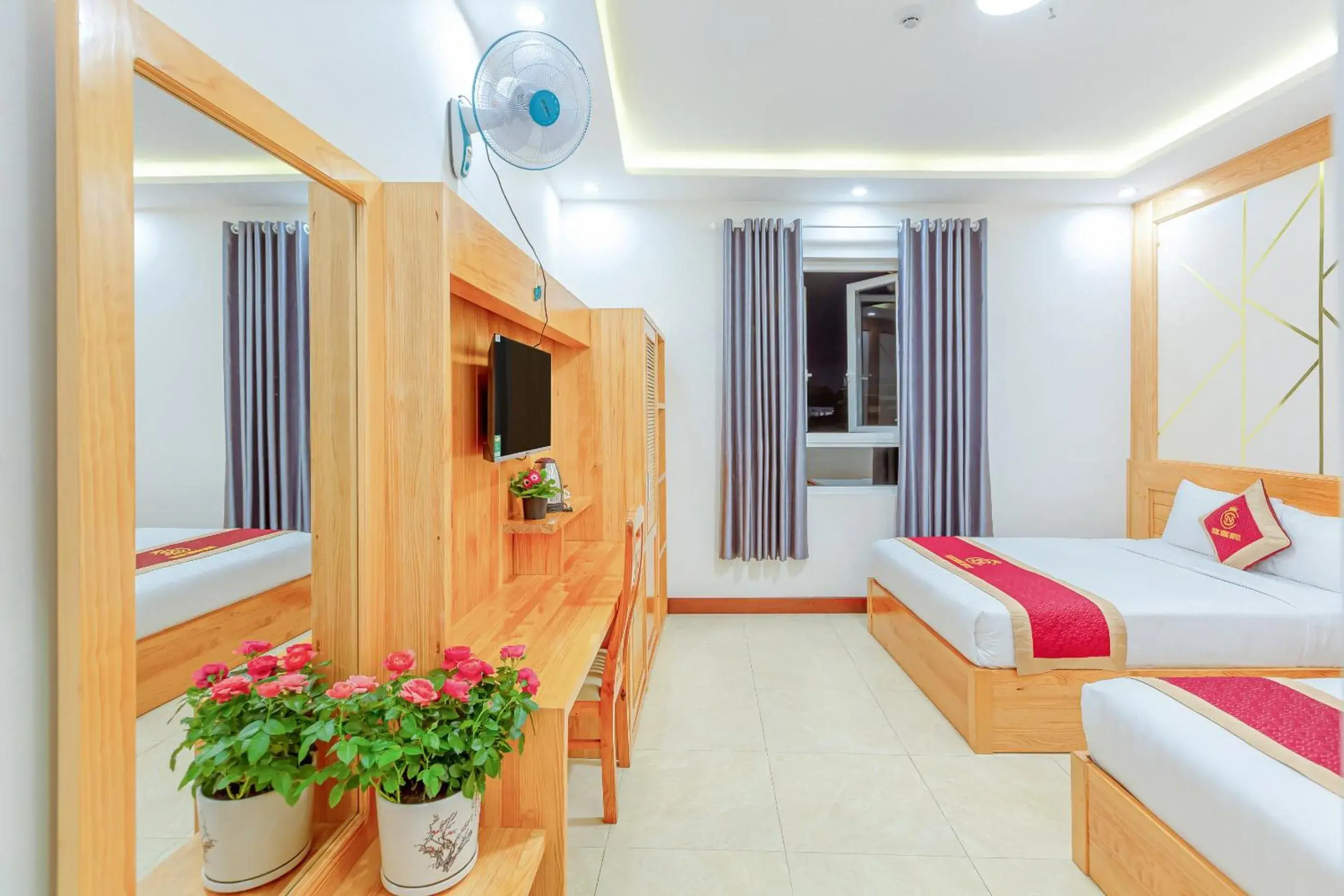 Comfort Quadruple Room in Ngọc Sang 1 Hotel Comfort Quadruple Room in Ngọc Sang 1 Hotel