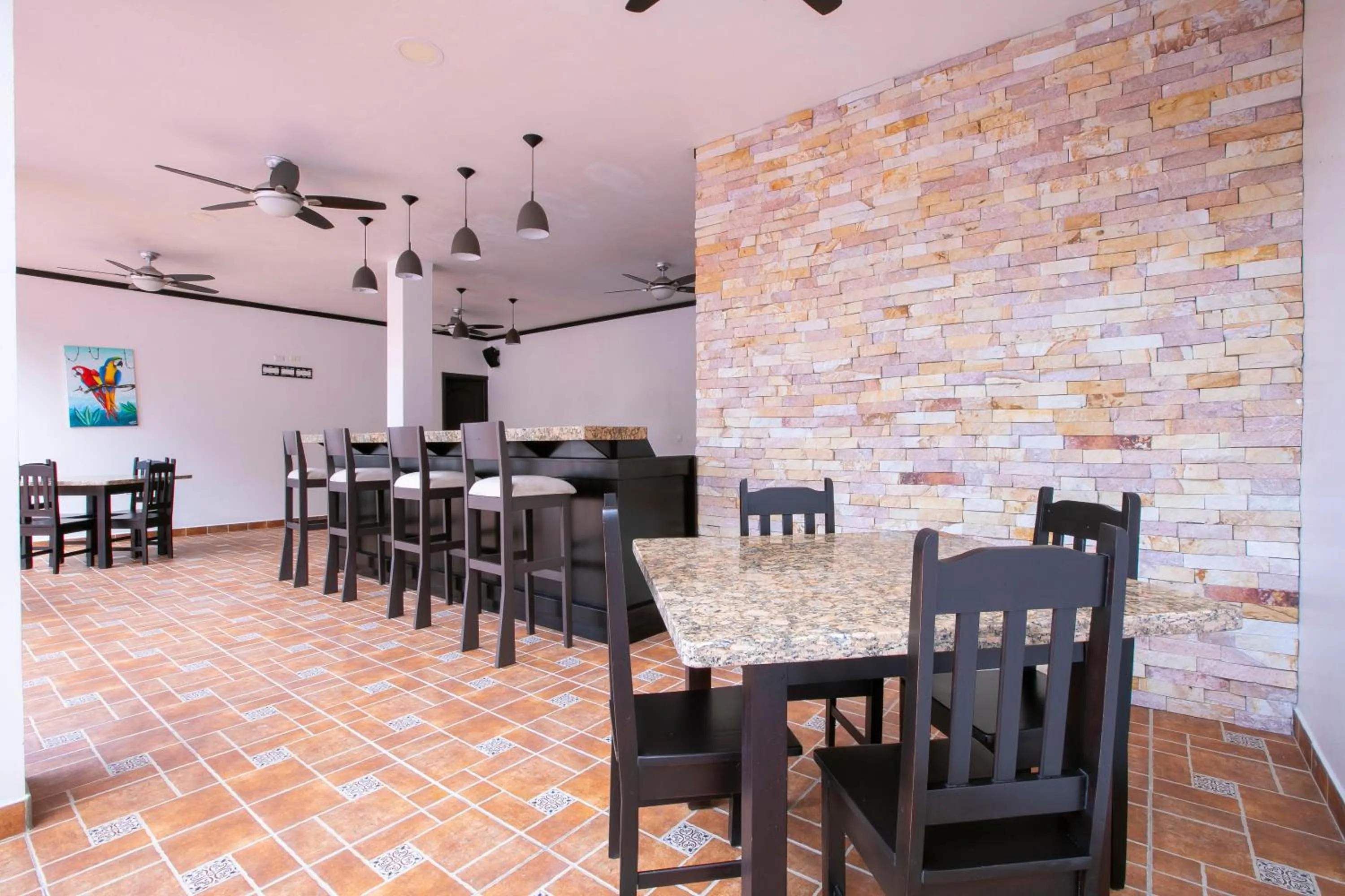 Restaurant/places to eat in Serenity Hotel & Villas