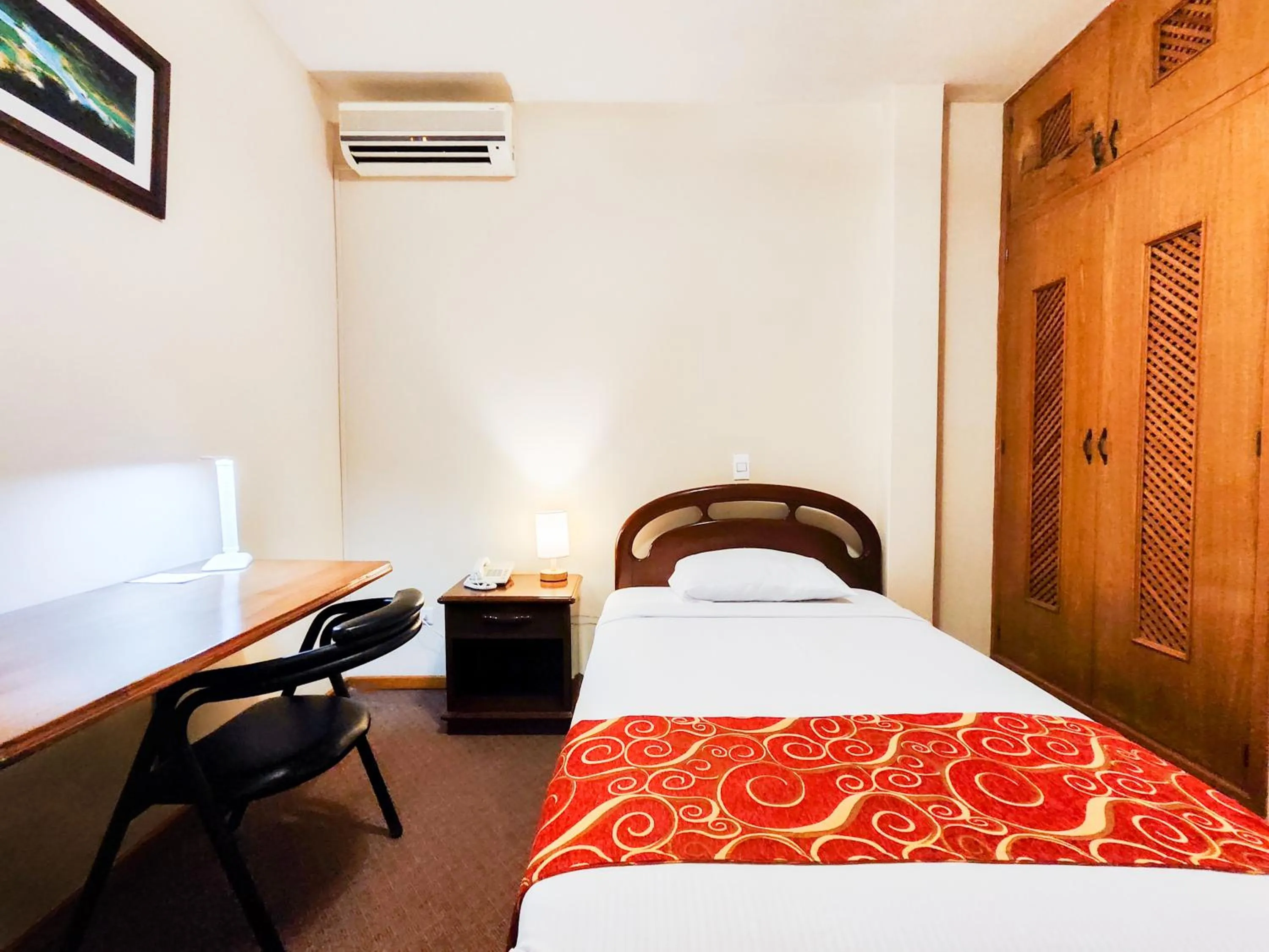 Seating area, Bed in Lido Hotel