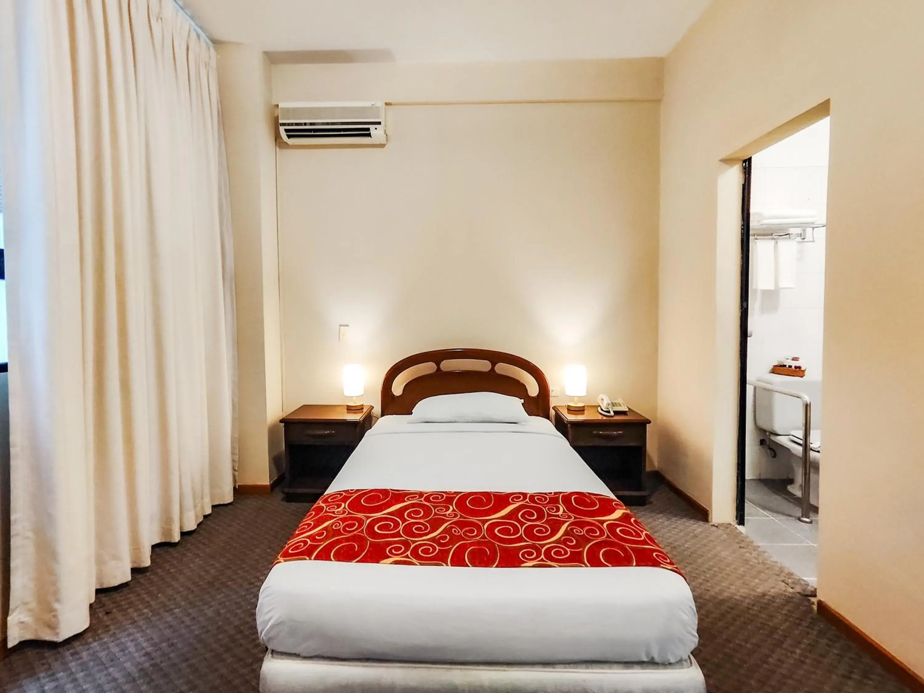 Double or Twin Room - single occupancy - Disability Access in Lido Hotel Double or Twin Room - single occupancy - Disability Access in Lido Hotel