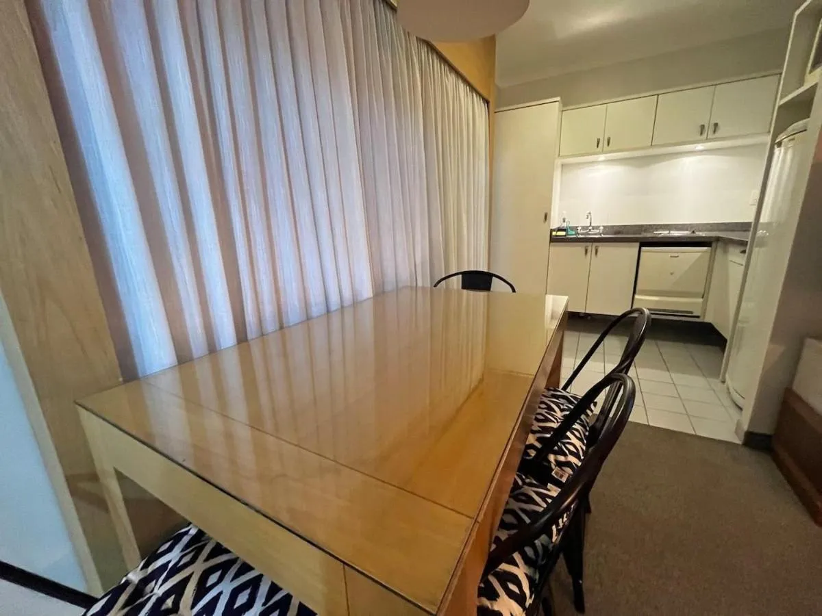 Dining area in LFlats no Hotel Aeroporto Congonhas