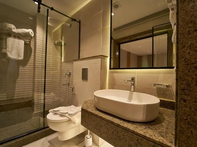 Bathroom in Gold's Pyramids Hotel