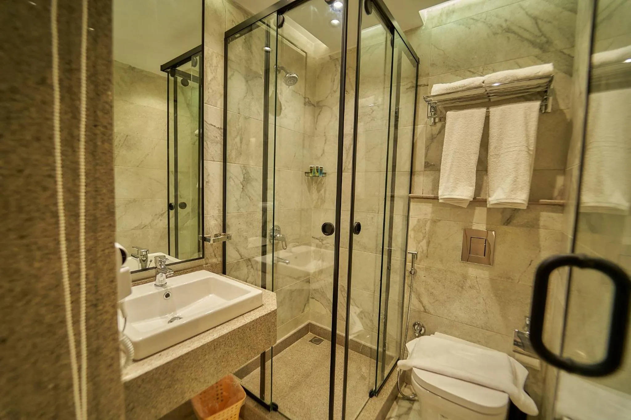 Shower in Gold's Pyramids Hotel