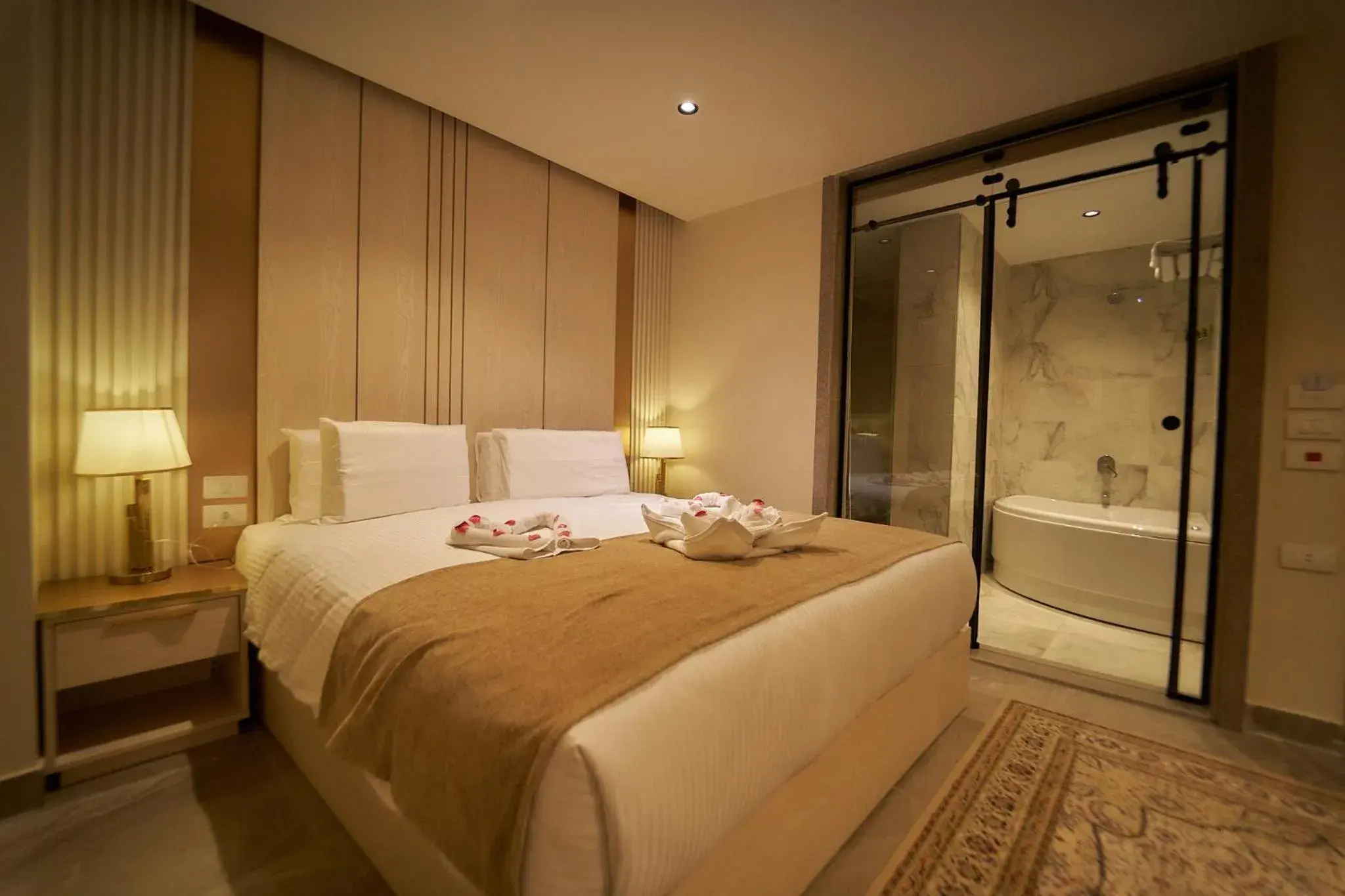 Deluxe King Room in Gold's Pyramids Hotel Deluxe King Room in Gold's Pyramids Hotel