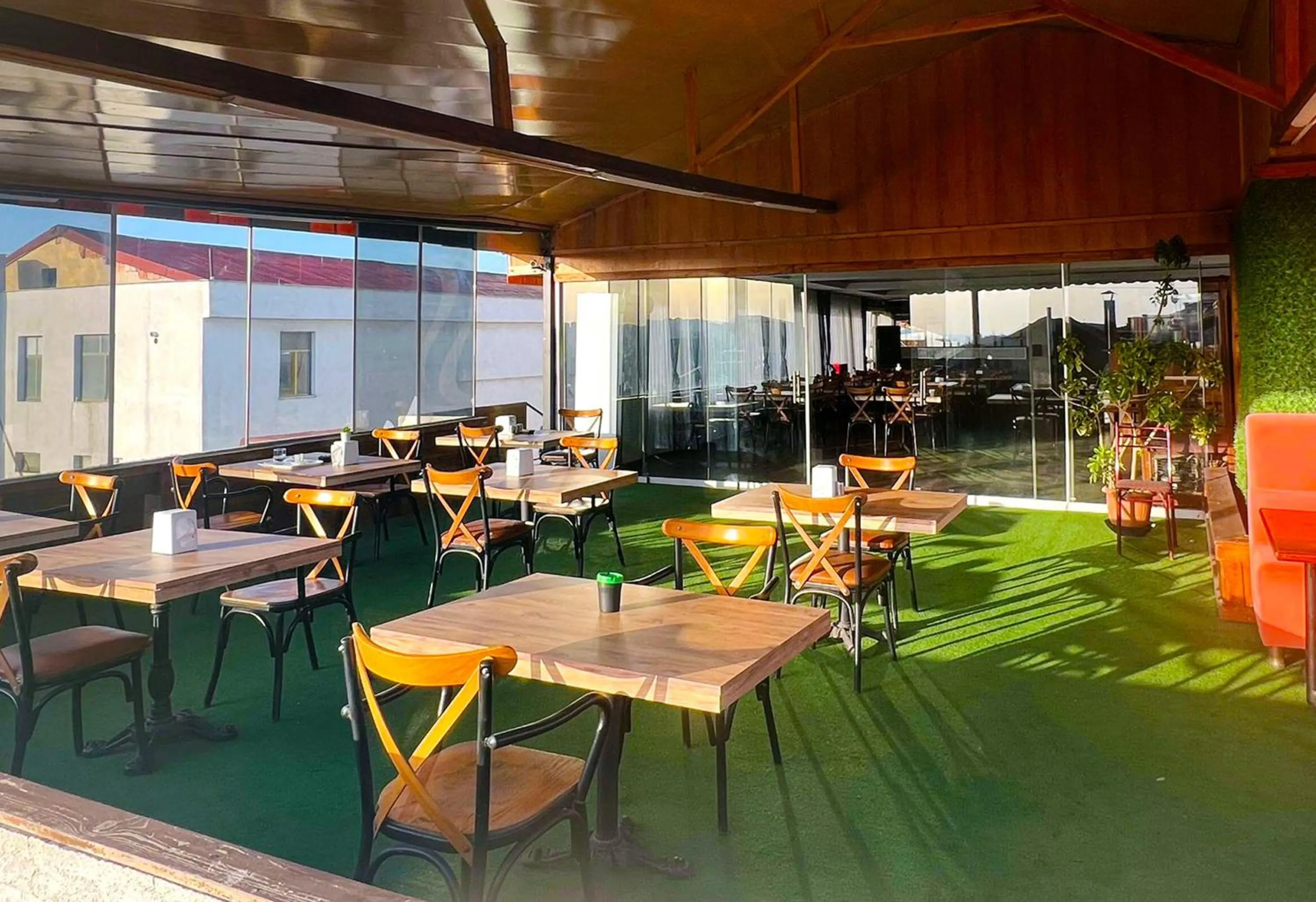 Restaurant/places to eat in Avist Hotel Avcılar