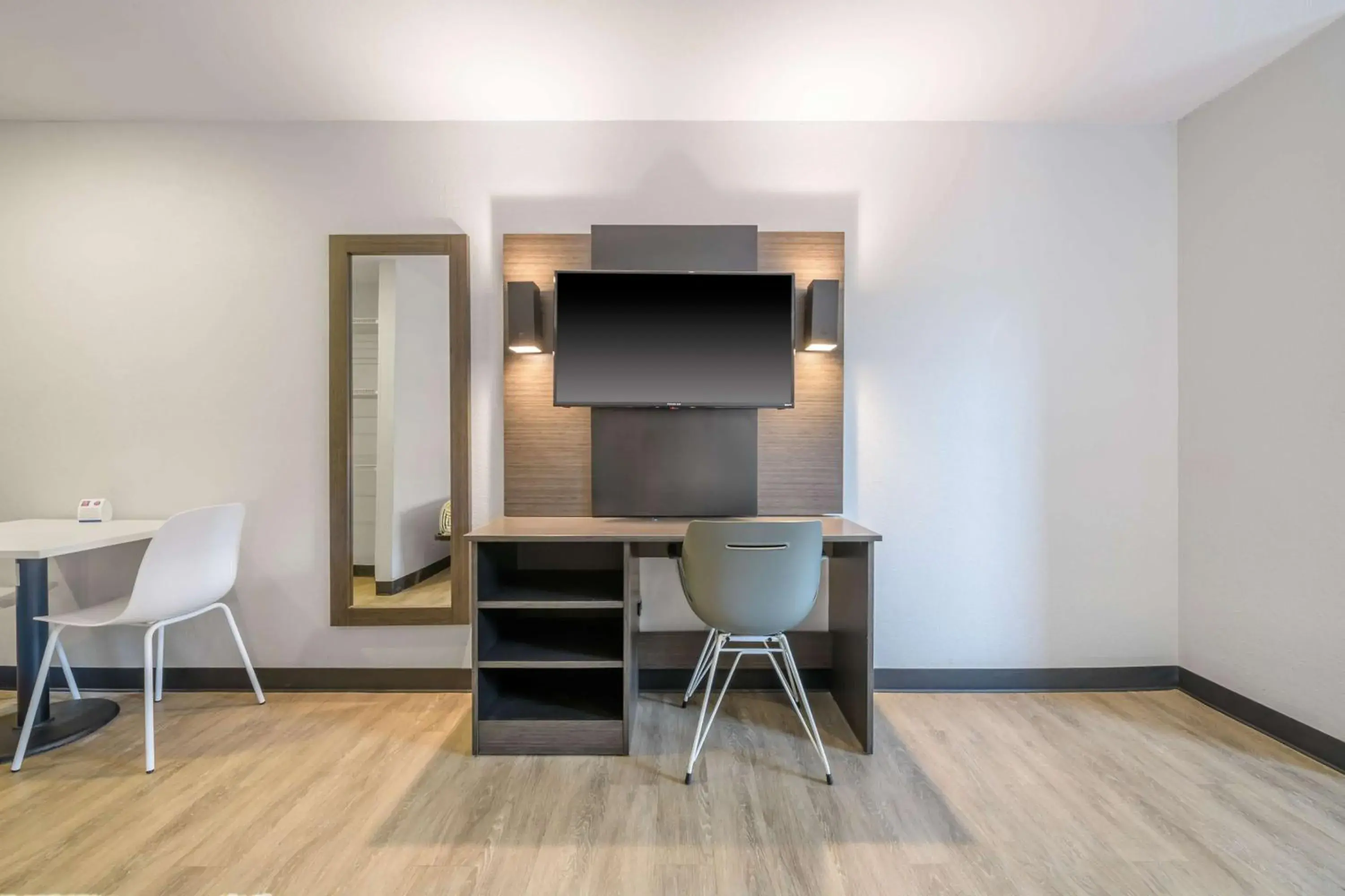 Queen Room - Non-Smoking in Studio 6 Columbus GA Columbus Airport Queen Room - Non-Smoking in Studio 6 Columbus GA Columbus Airport