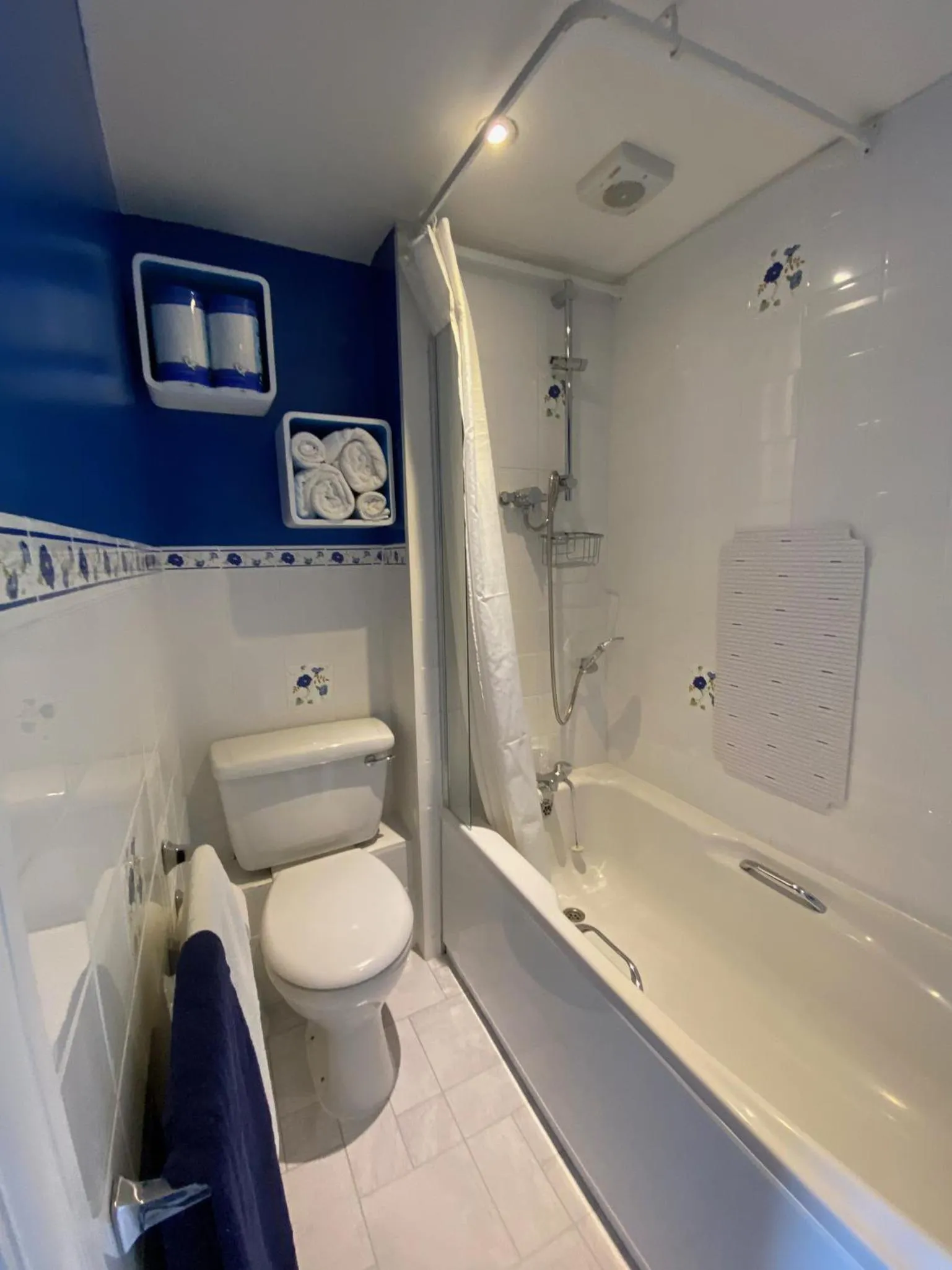 Shower in Pound Corner