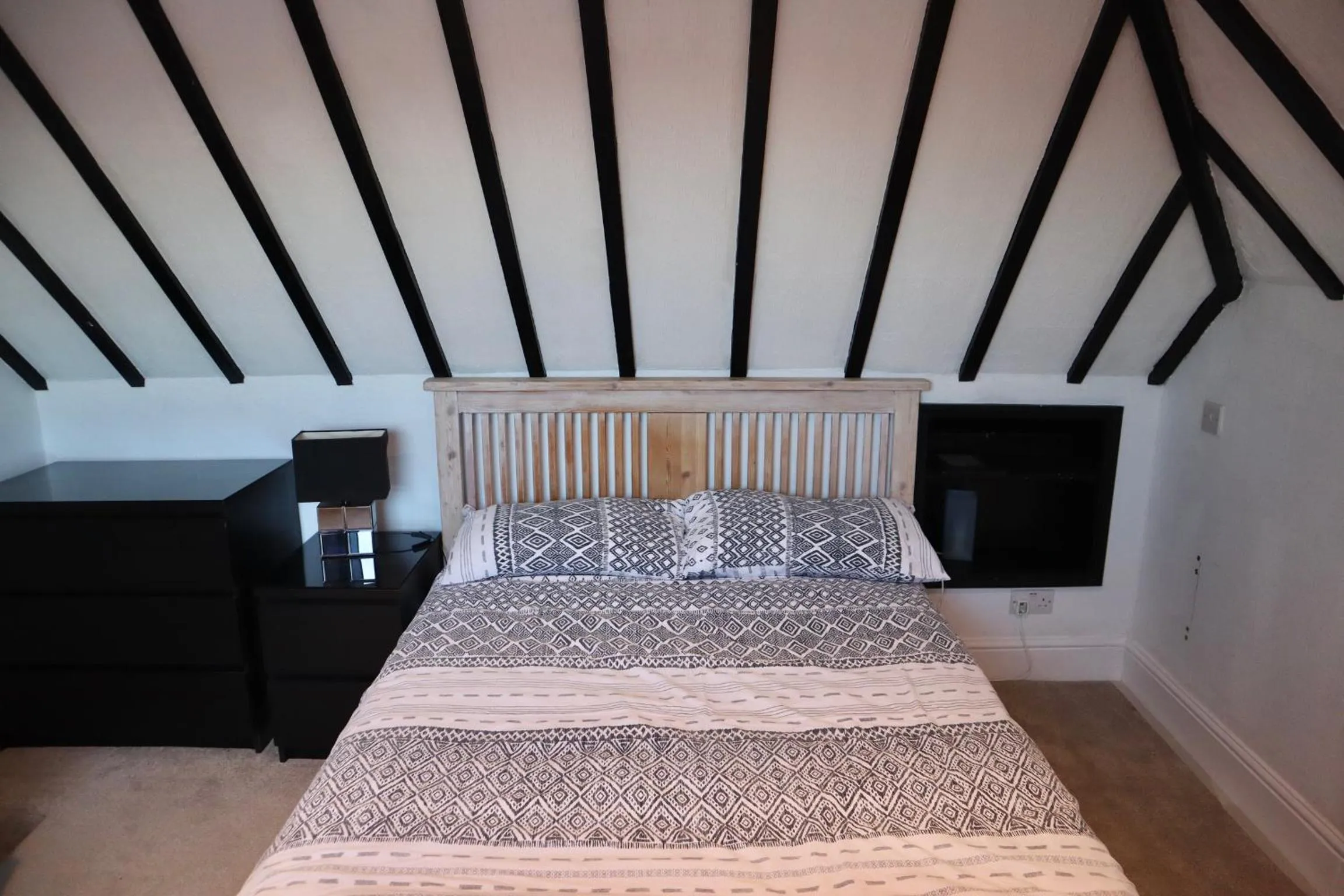 Bedroom, Bed in Pound Corner