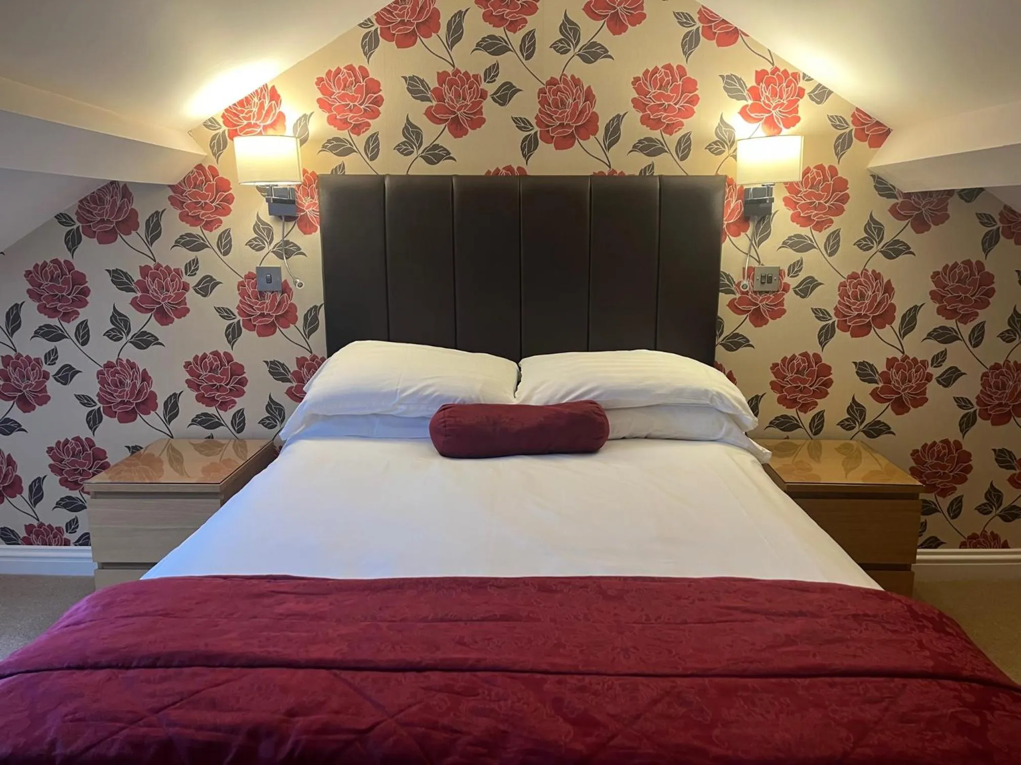 Bedroom in The Lion Hotel