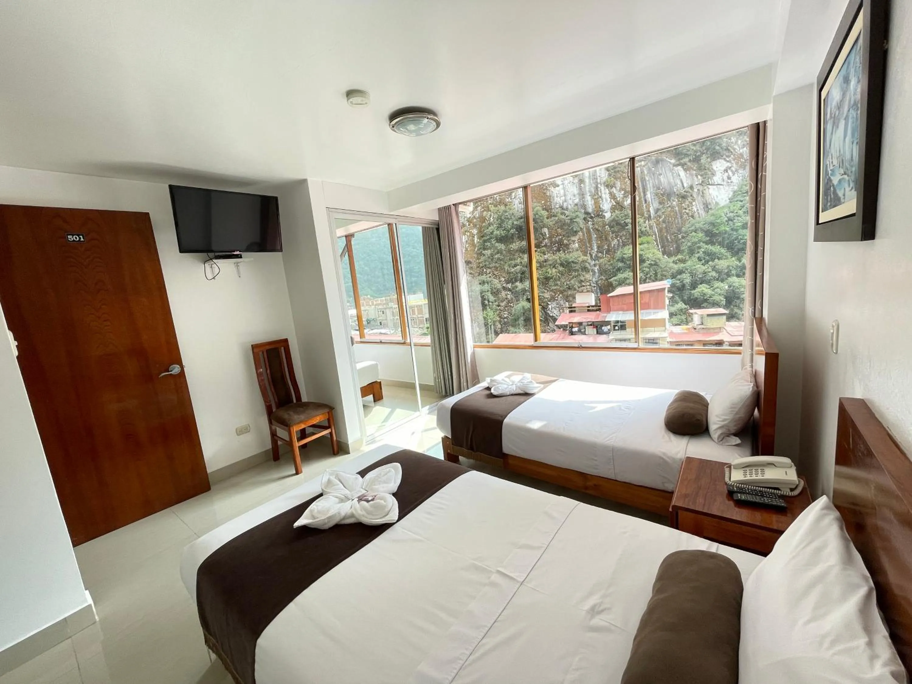 Communal lounge/ TV room, Bed in Flower's House MachuPicchu