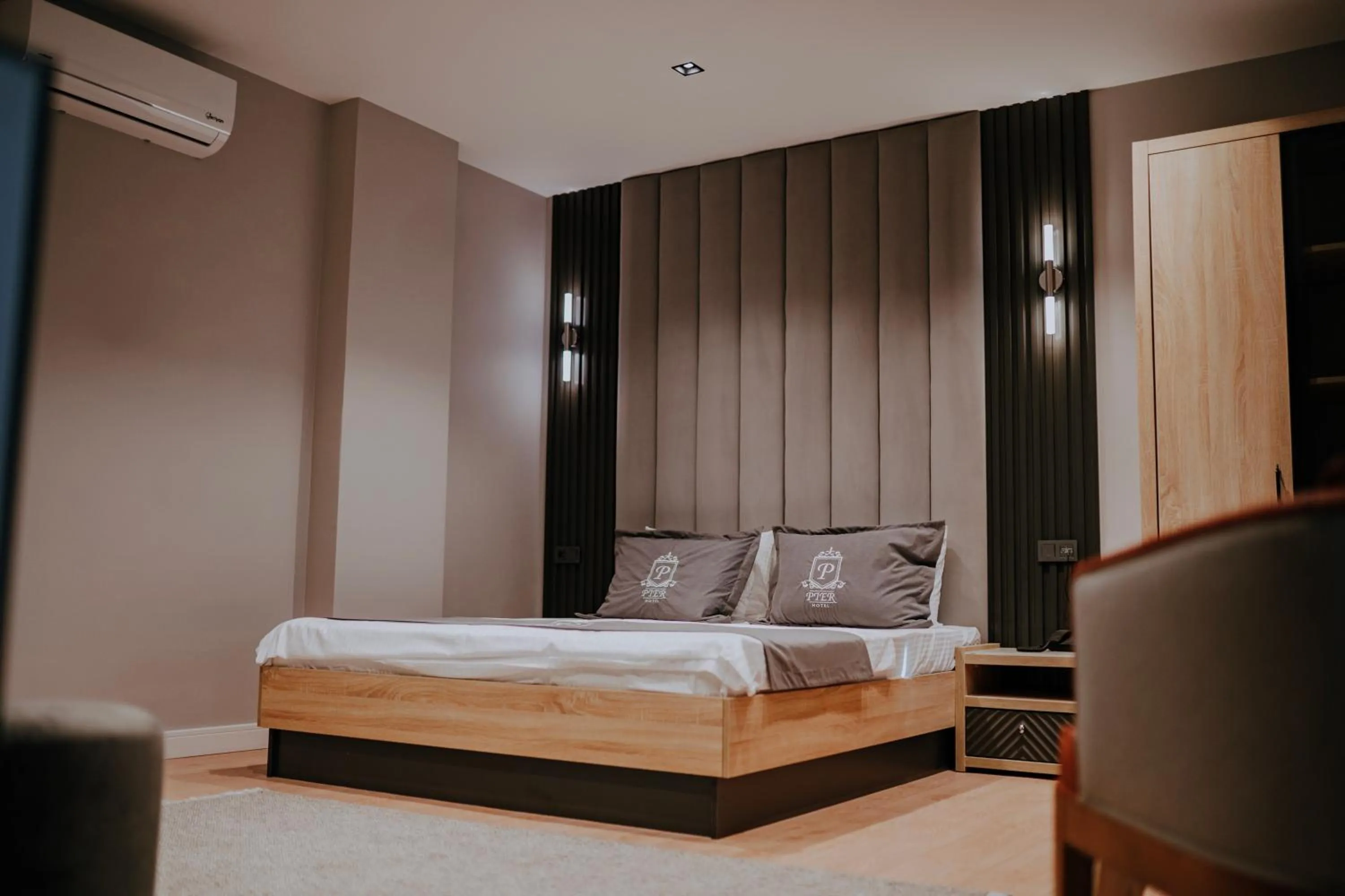 Photo of the whole room in Pier Hotel