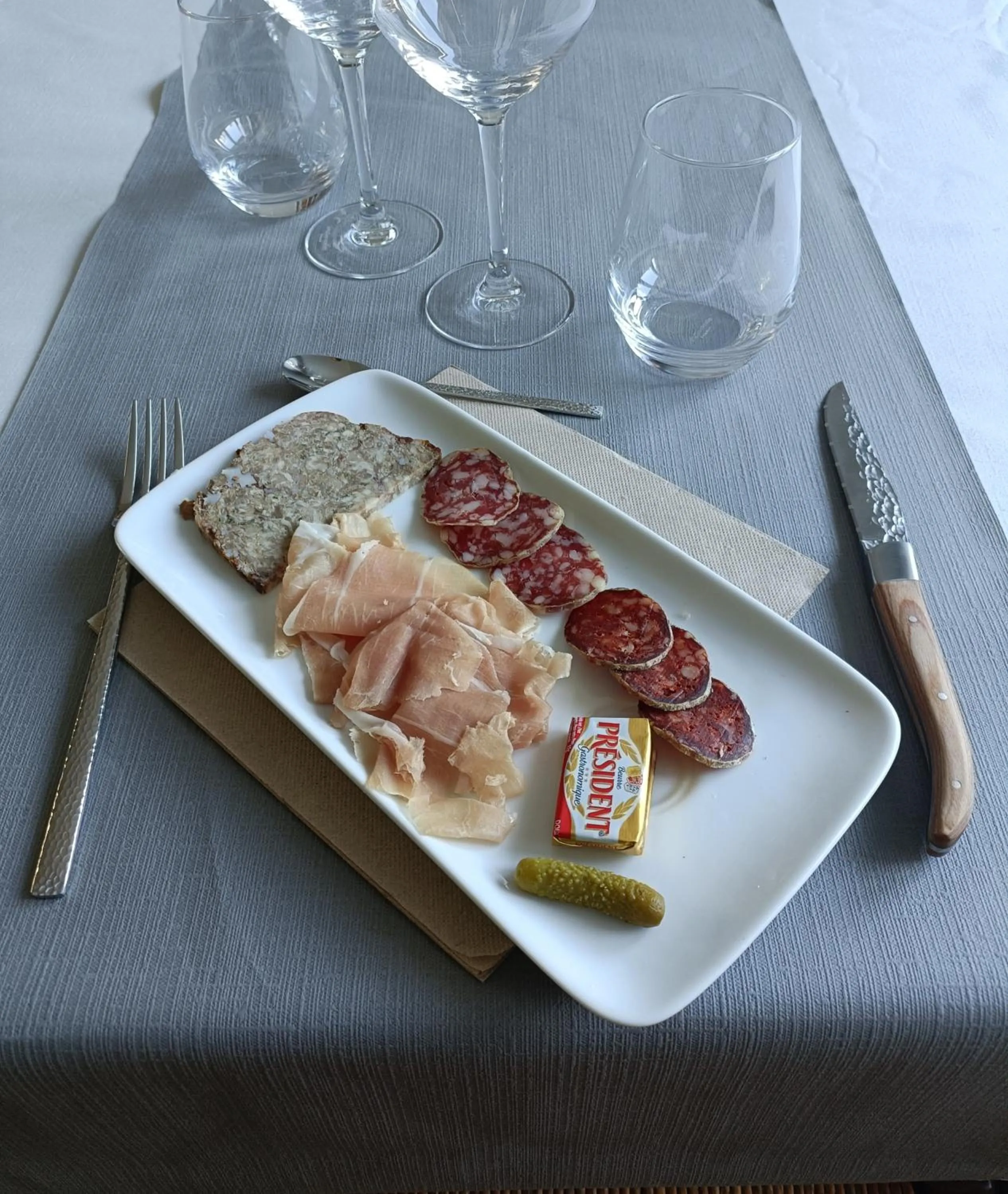 Restaurant/places to eat in CONTACT HOTEL LE BOIS SAUVAGE