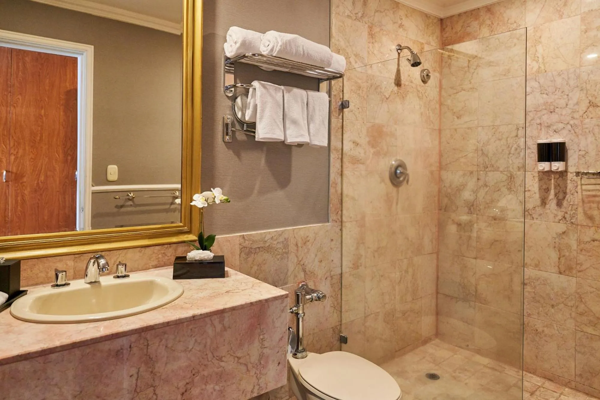 Bathroom in Waymore Hotel Spa & Casino