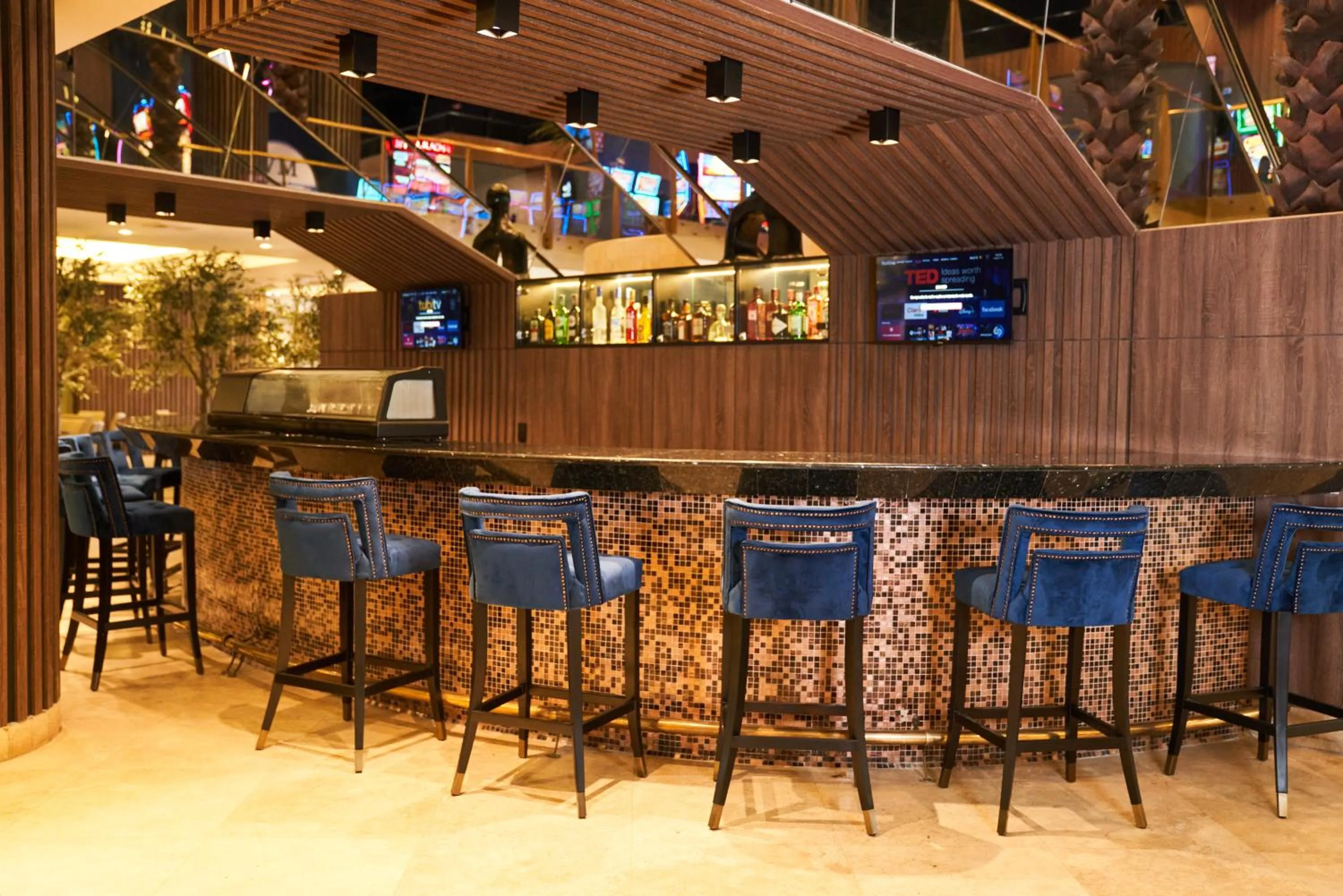 Lounge or bar in Waymore Hotel Spa & Casino