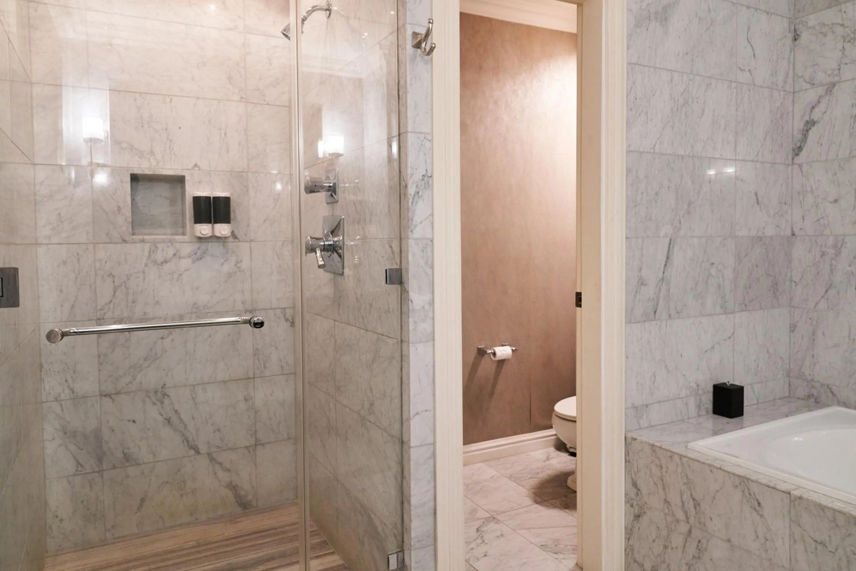 Bathroom in Waymore Hotel Spa & Casino