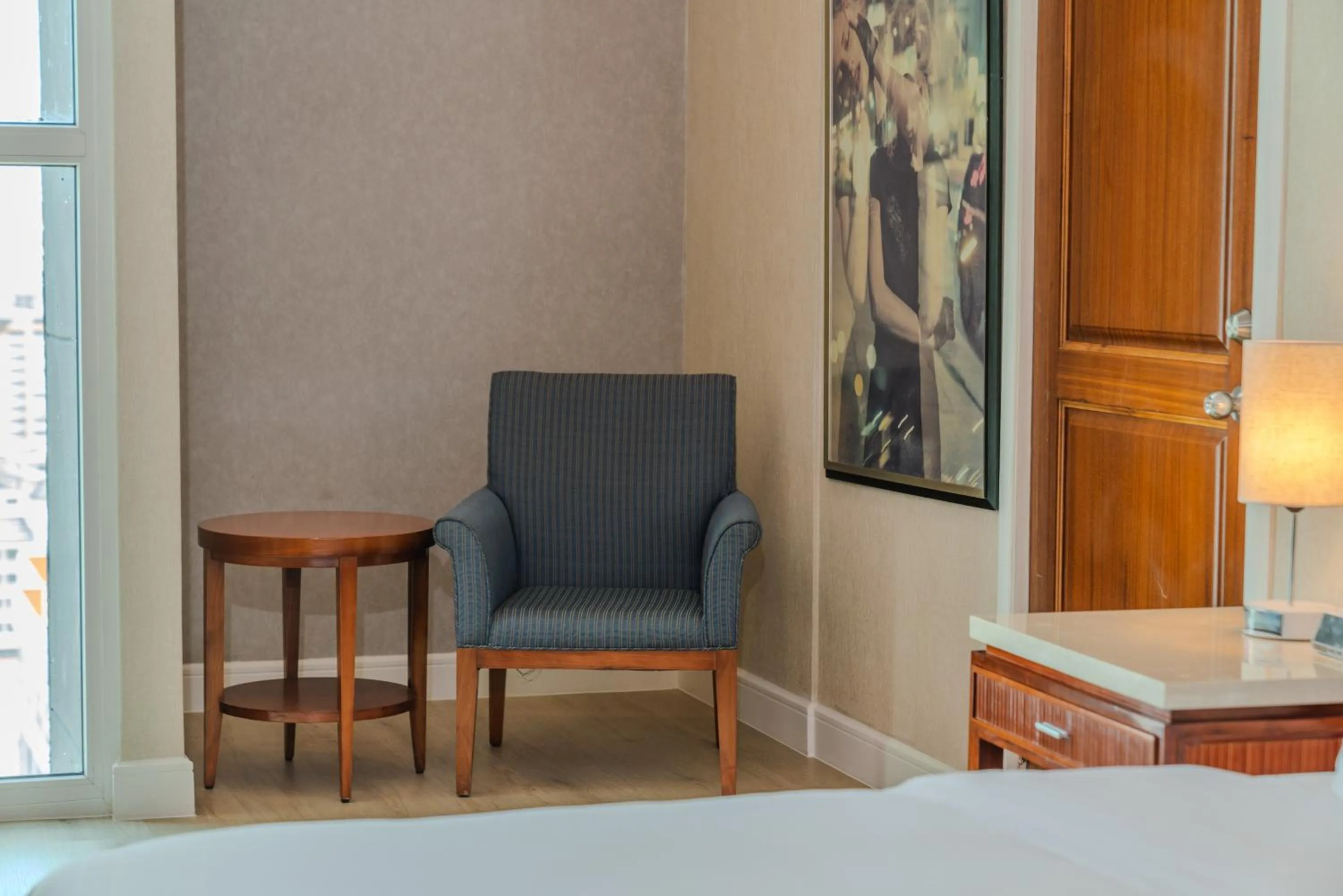 Seating area, Bed in Waymore Hotel Spa & Casino