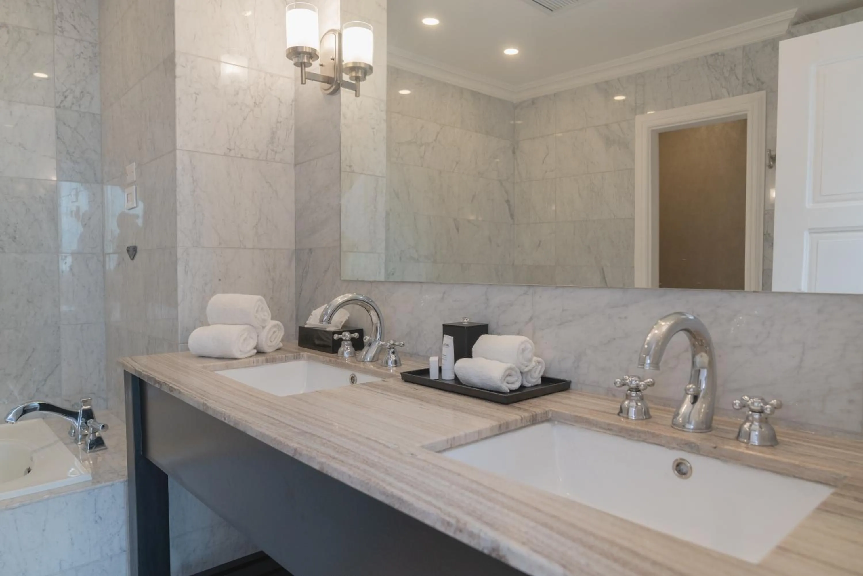 Bathroom in Waymore Hotel Spa & Casino