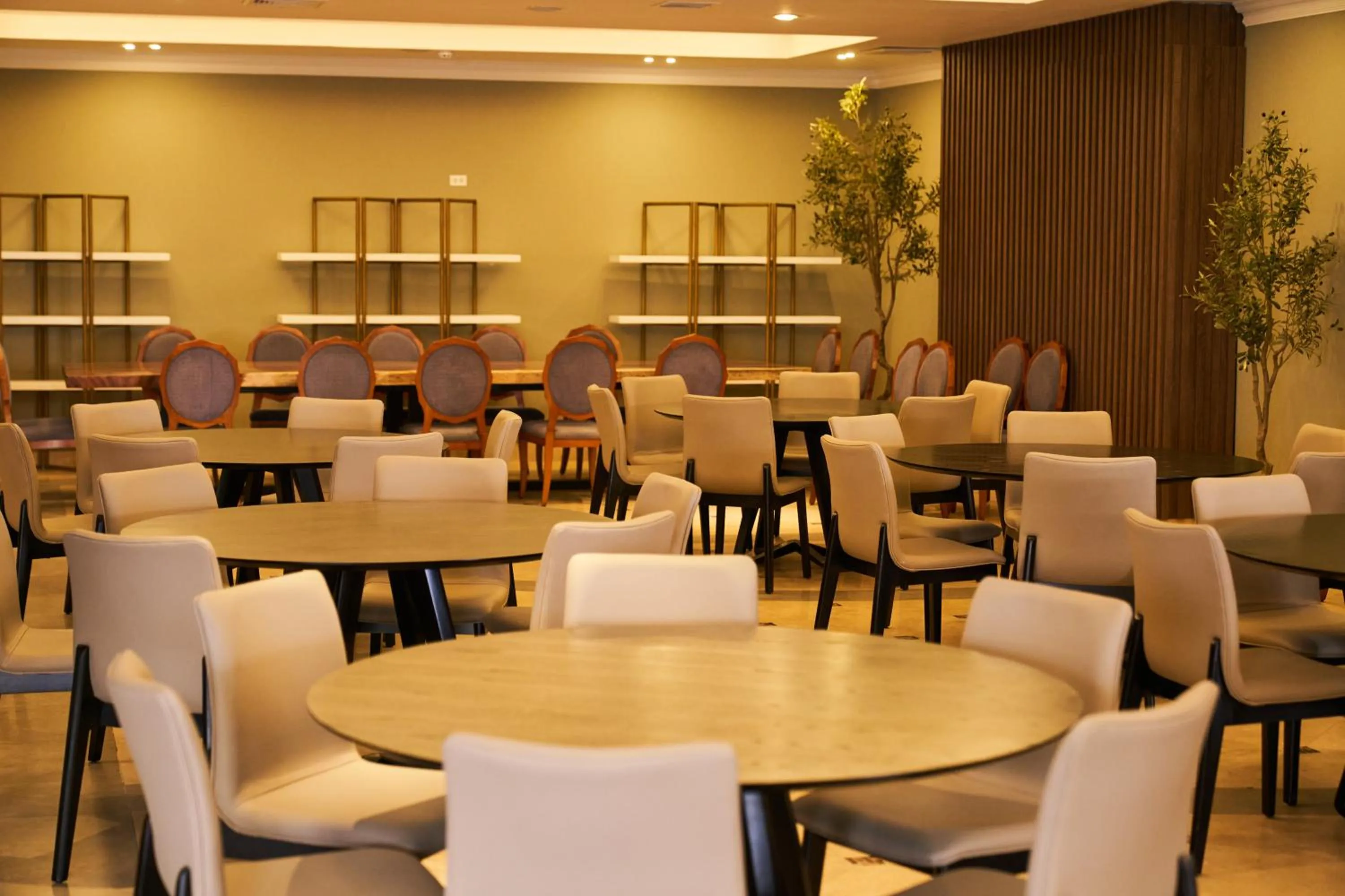 Restaurant/places to eat in Waymore Hotel Spa & Casino