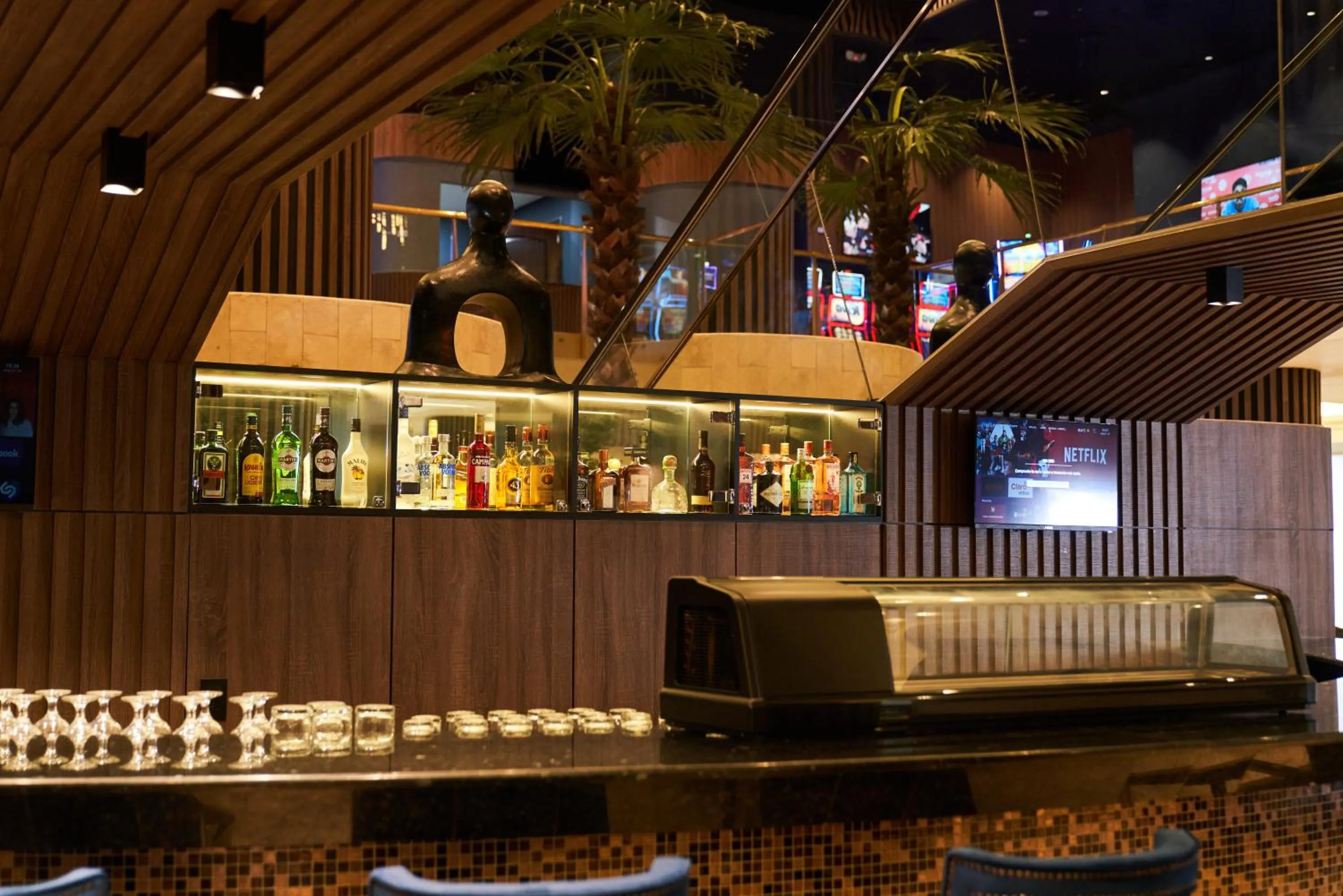 Lounge or bar in Waymore Hotel Spa & Casino