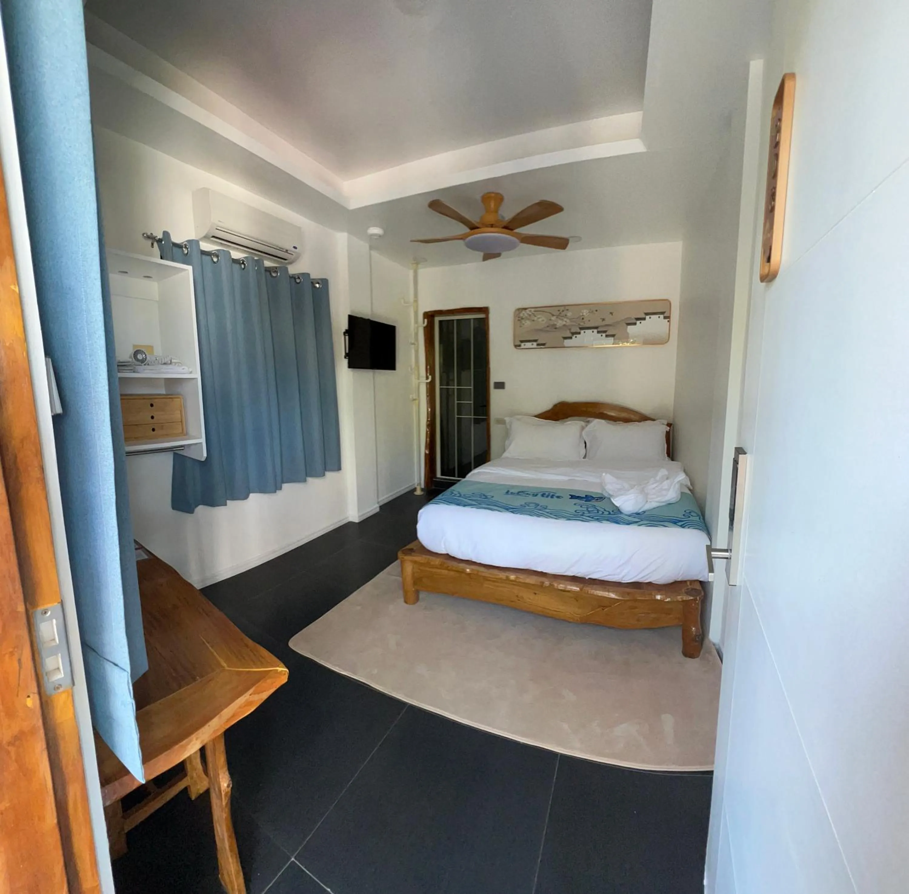 Bed in Lucky Tito PG Dive Resort