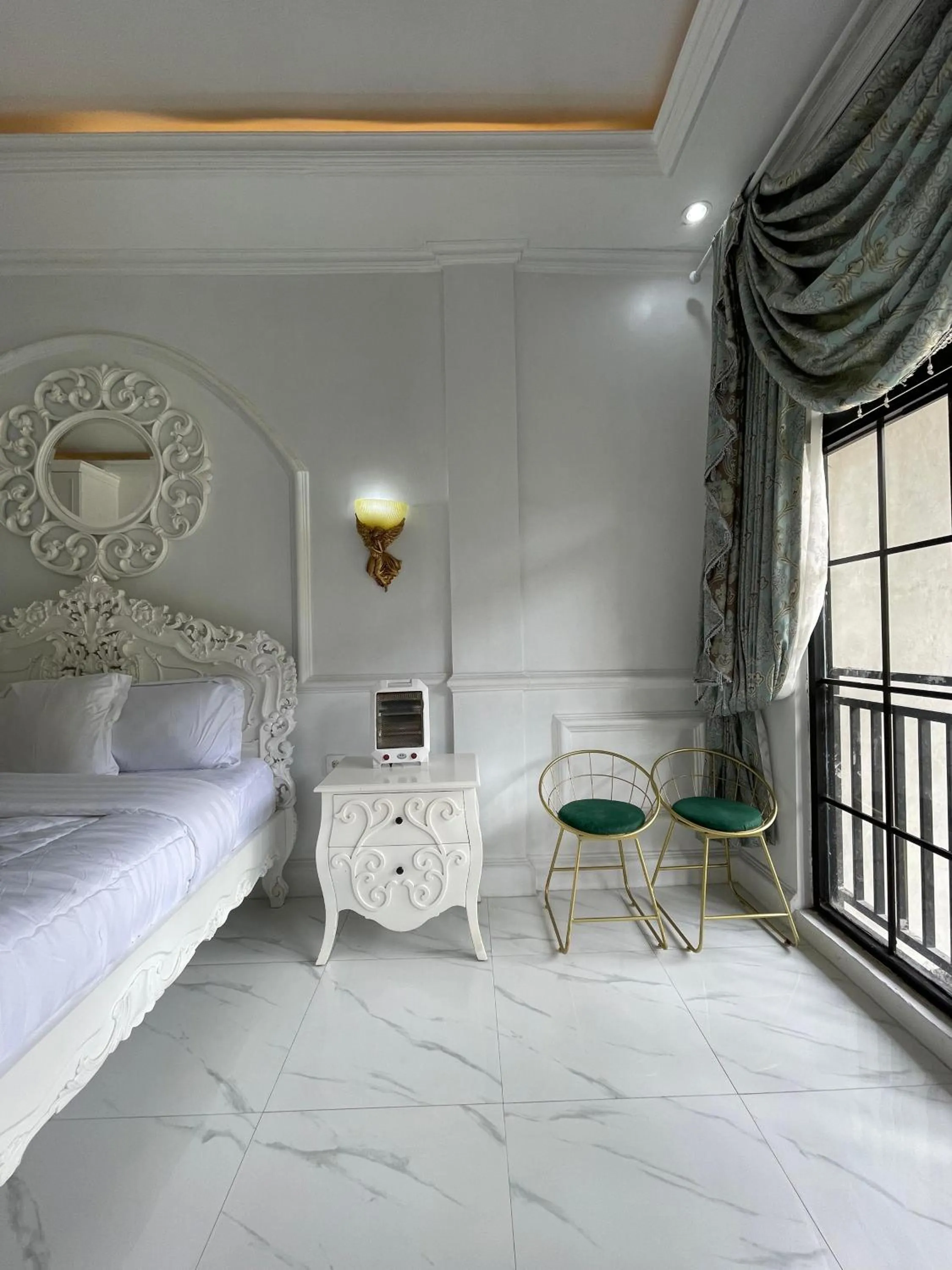 Bed in Casa Rani Hotel & Restaurant