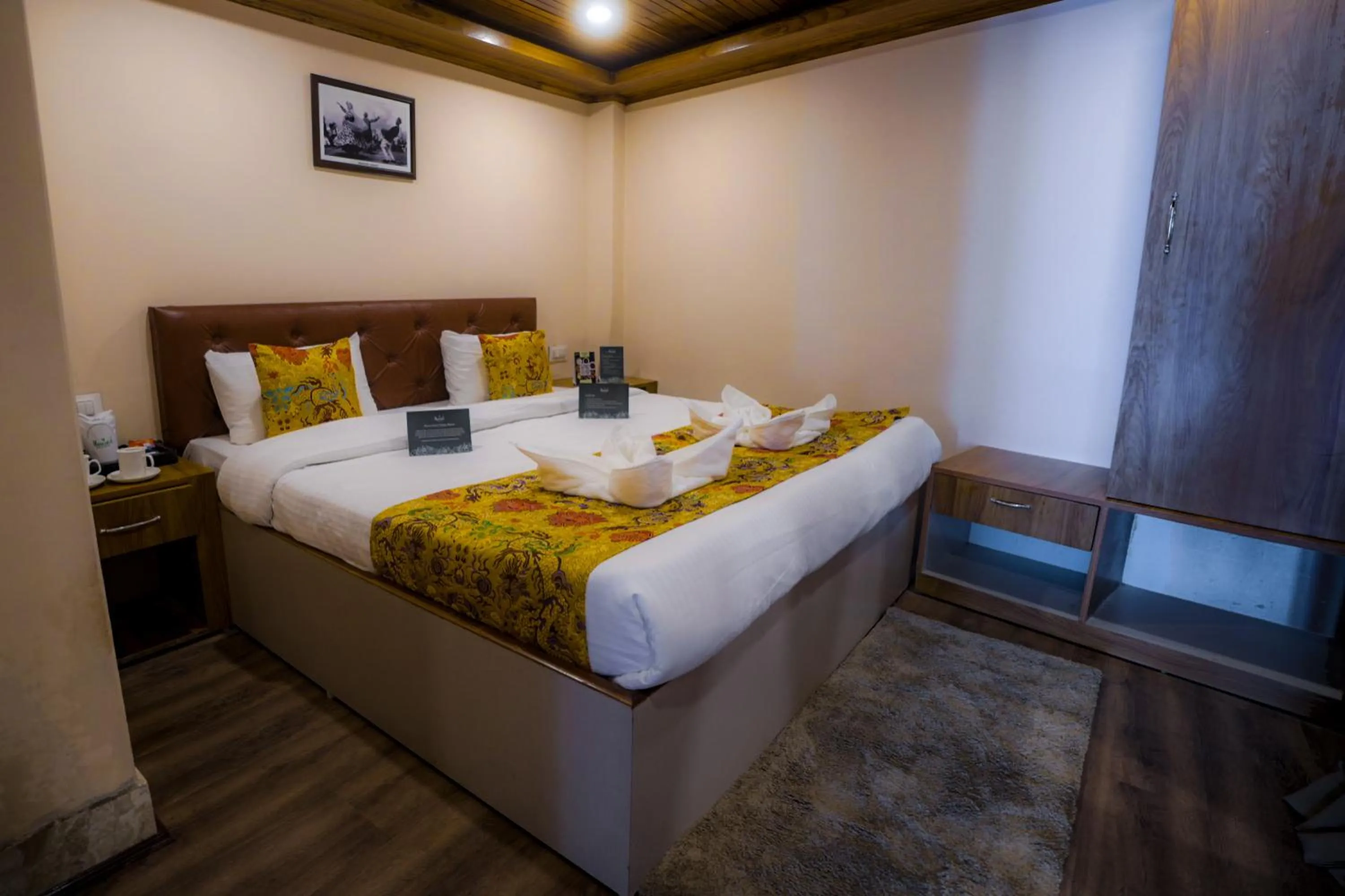 Bed in Muscatel Stardust - Chowrasta Mall Road