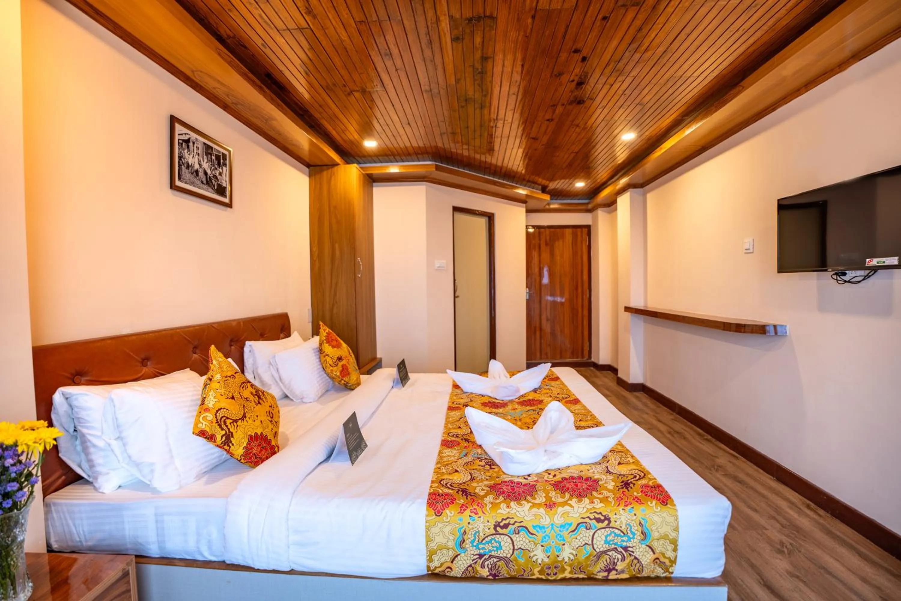 Bed in Muscatel Stardust - Chowrasta Mall Road