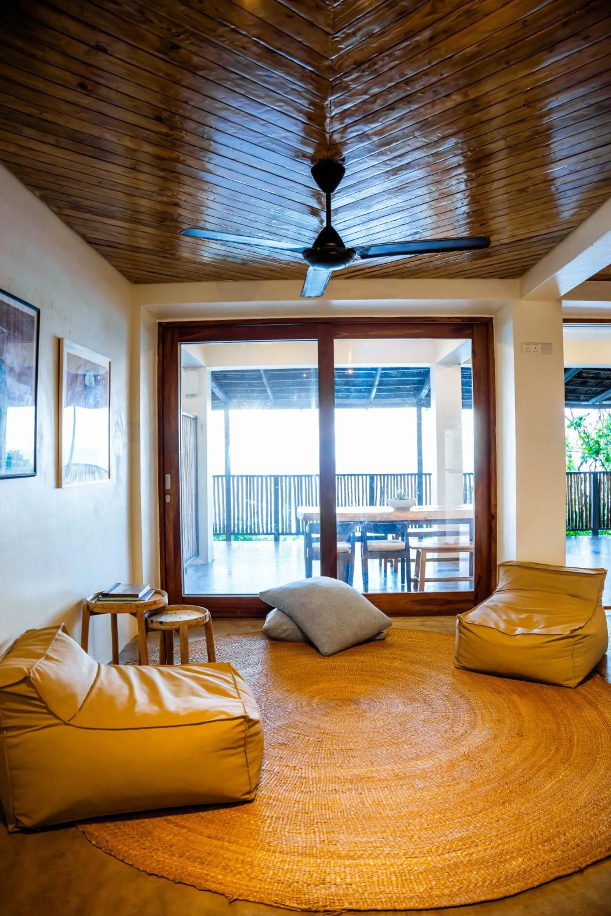 Living room, Bed in The Overhang