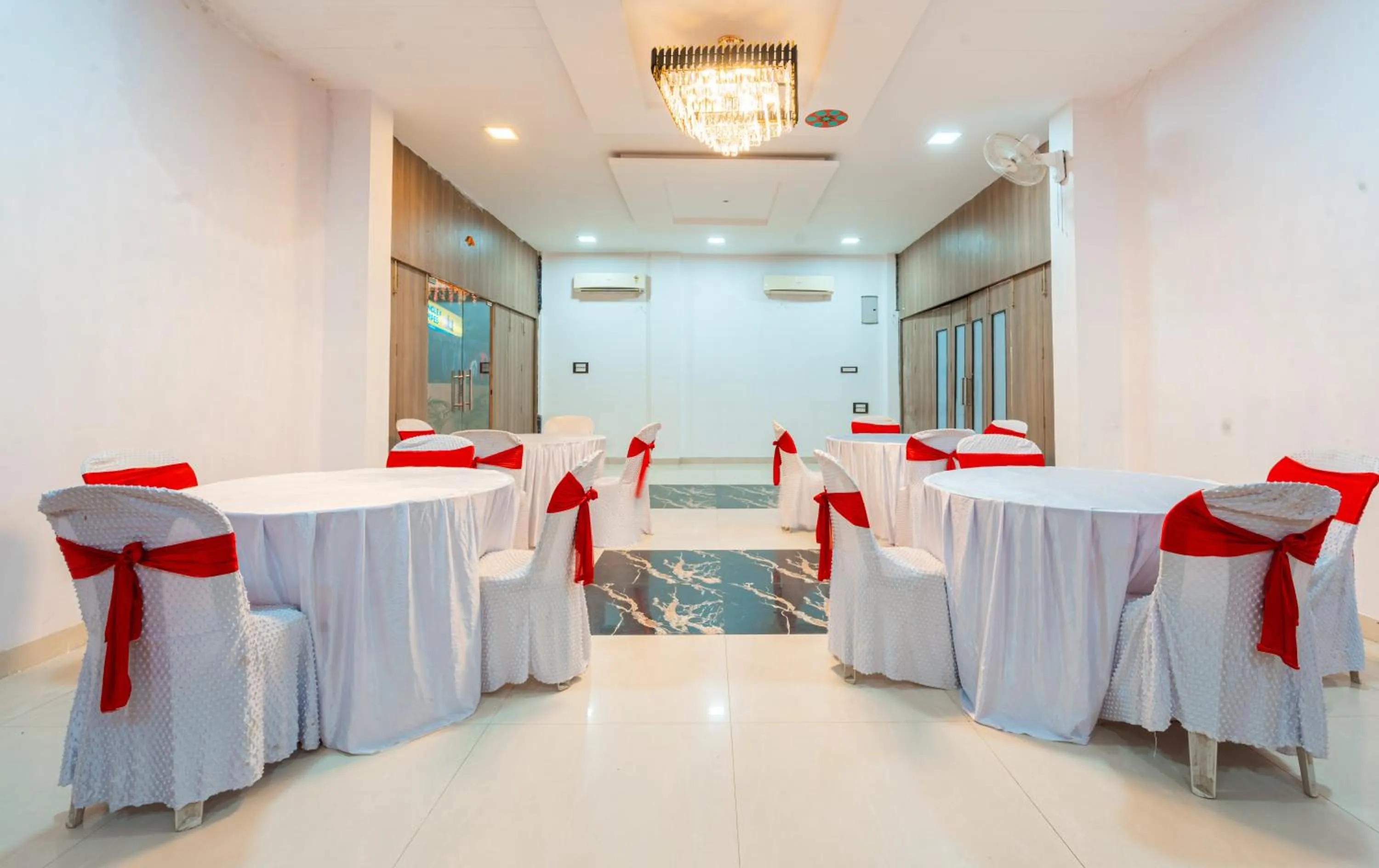 Dining area in Treebo Udyam Glory